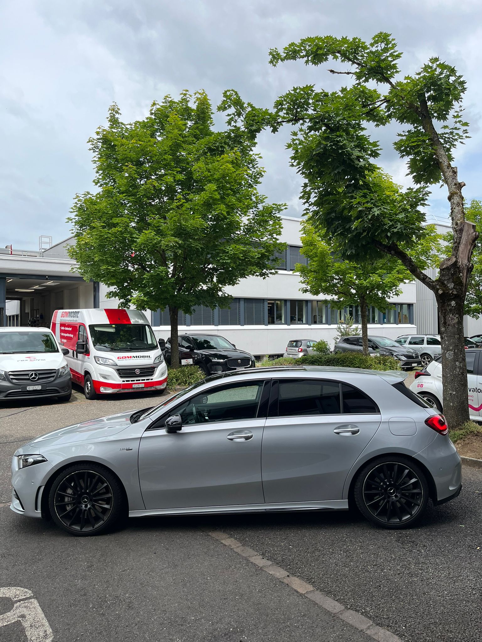 MERCEDES-BENZ A 35 AMG 4Matic Speedshift-image-2