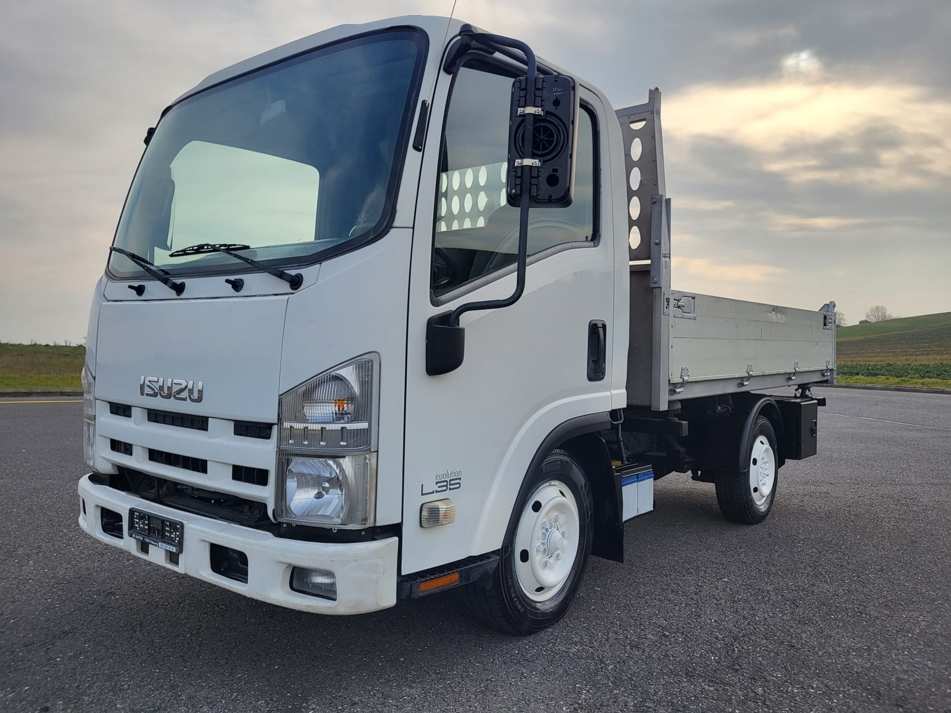 ISUZU NLR 85 - L 35 E
