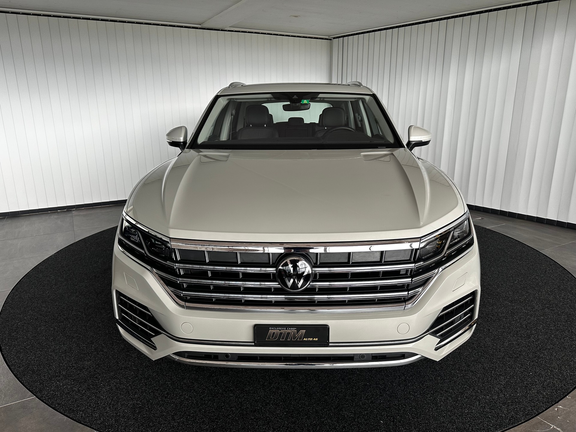 VW Touareg 3.0 TSI Elegance-showroom-element-1