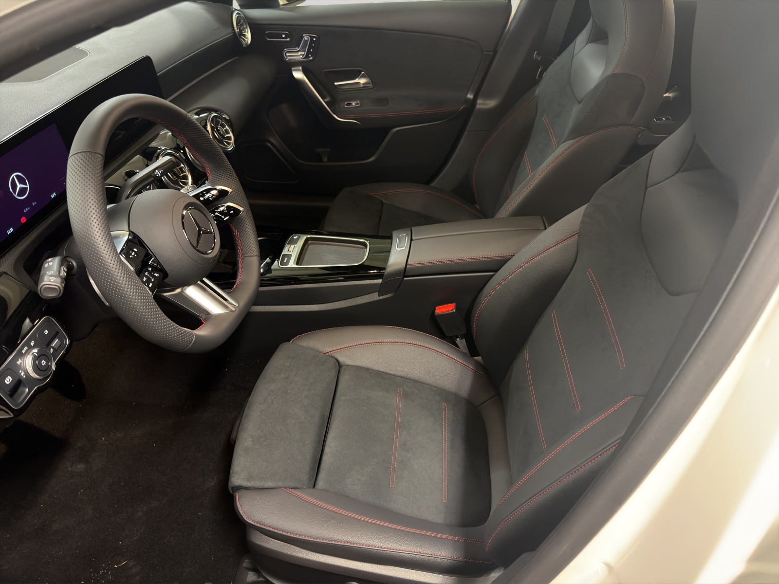 Image MERCEDES-BENZ A-200 A 200 Night Star 7G-DCT