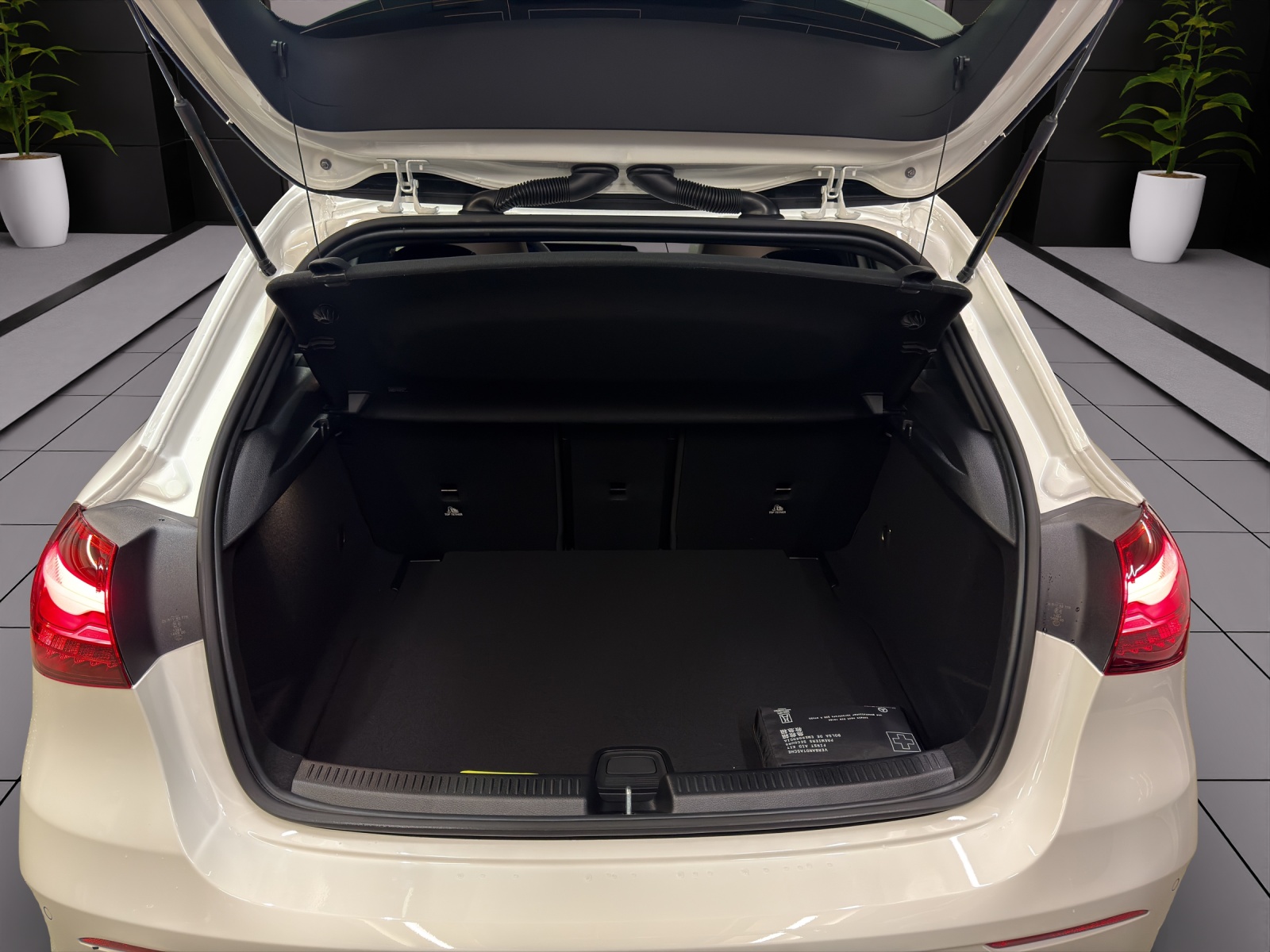 Image MERCEDES-BENZ A-200 A 200 Night Star 7G-DCT