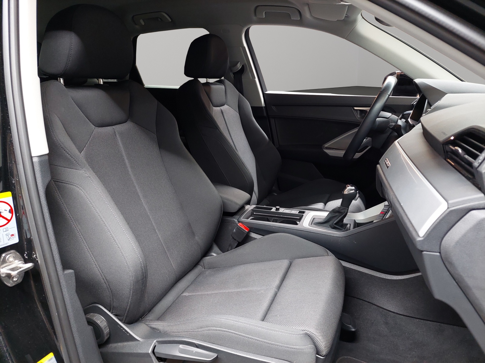 AUDI Q3 35 TDI S line quattro S-tronic-image-8