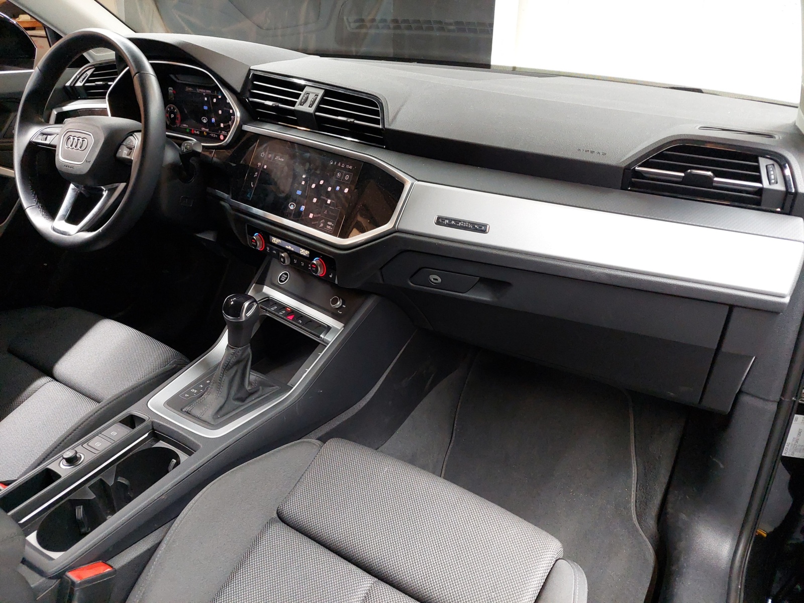 AUDI Q3 35 TDI S line quattro S-tronic-image-9