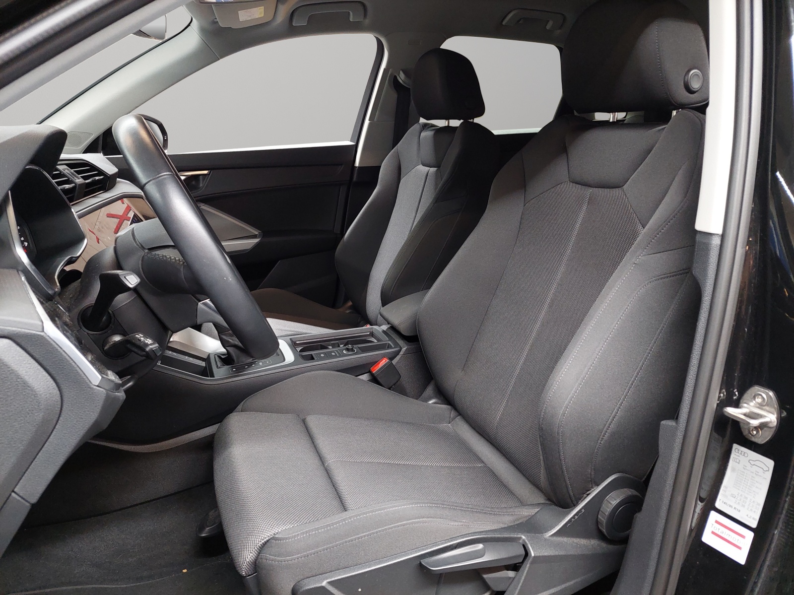 AUDI Q3 35 TDI S line quattro S-tronic-image-5