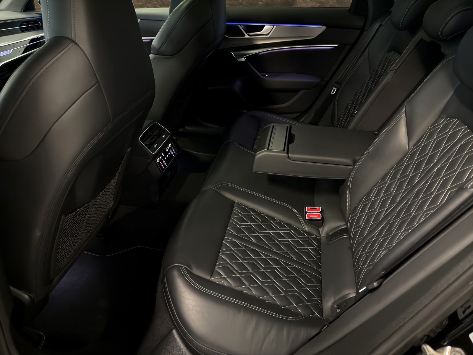 AUDI A6 Avant 55 TFSIe Sport quattro S-tronic-image-10
