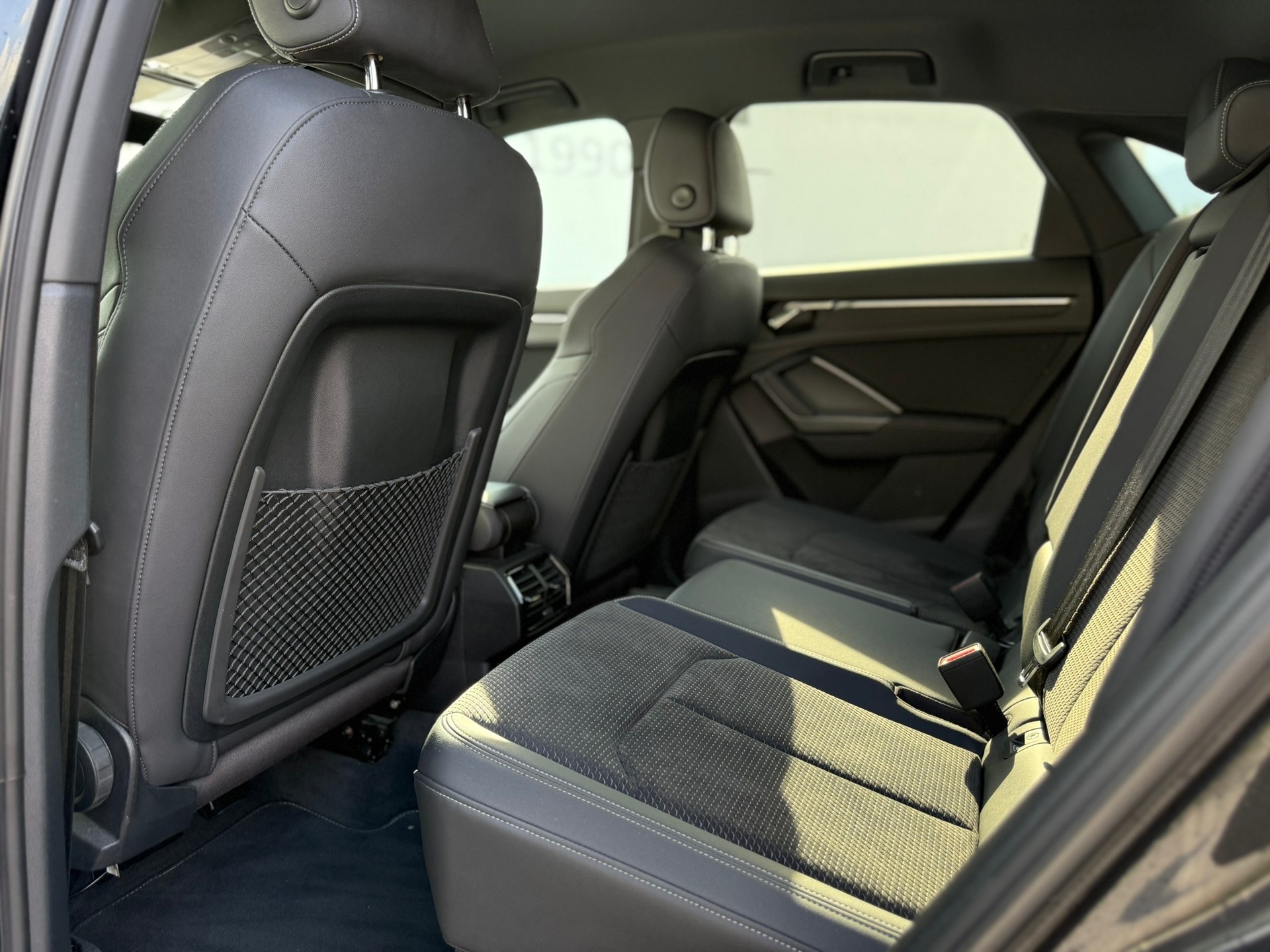 AUDI Q3 Sportback 35 TDI S line quattro-image-8