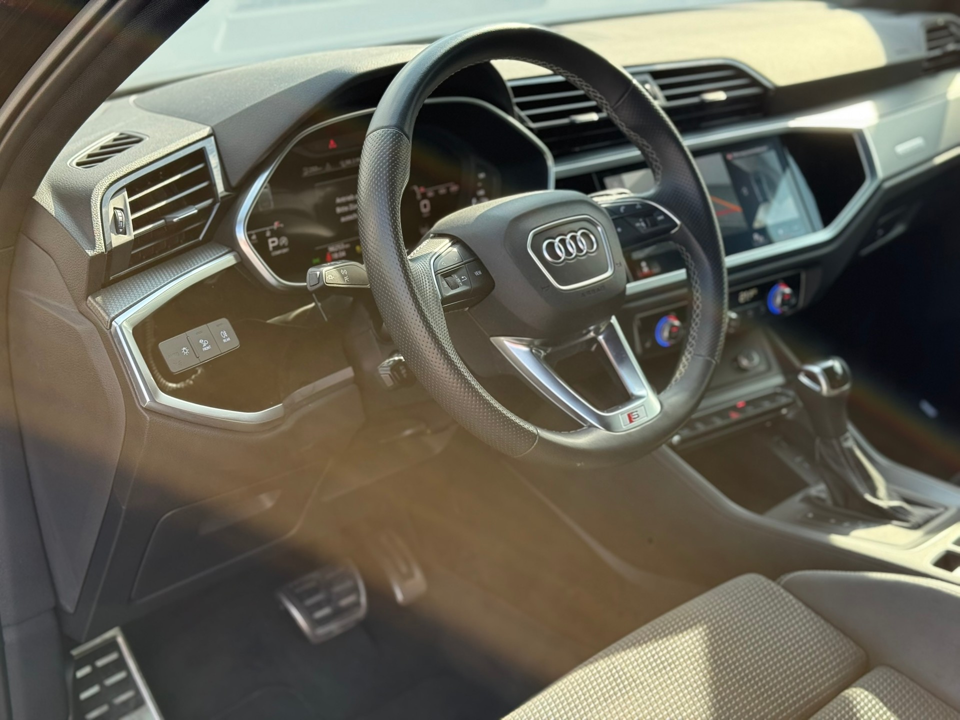 AUDI Q3 Sportback 35 TDI S line quattro-image-6