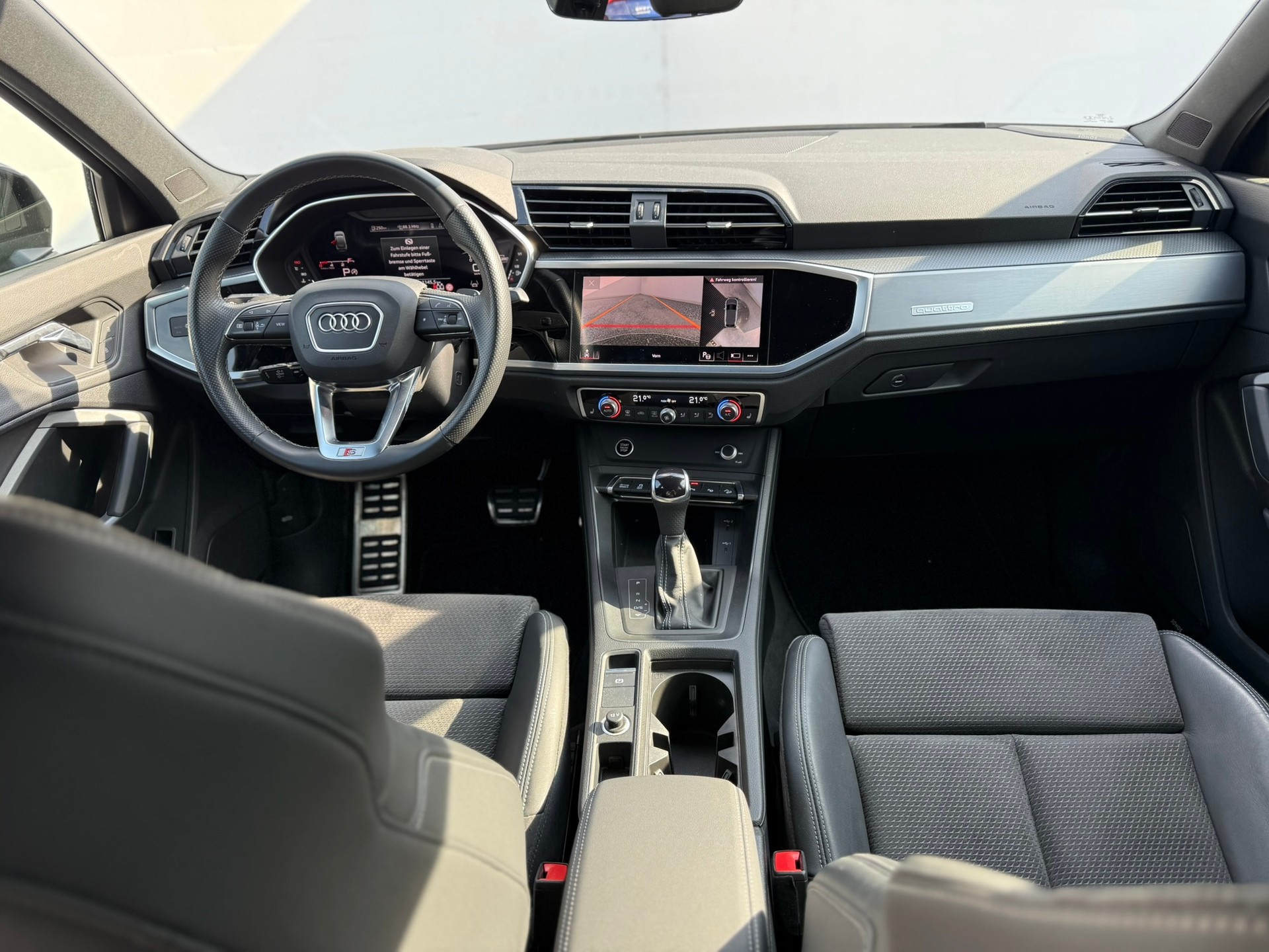 AUDI Q3 Sportback 35 TDI S line quattro-image-9