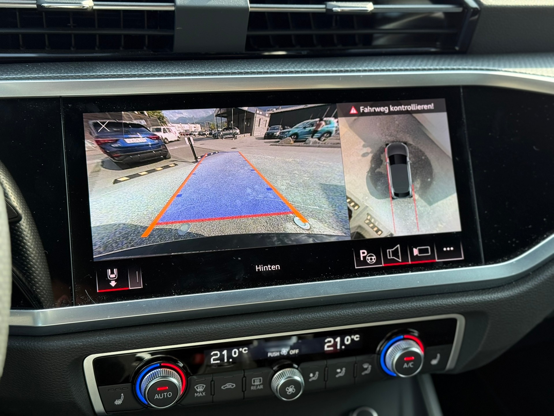 AUDI Q3 Sportback 35 TDI S line quattro-image-12