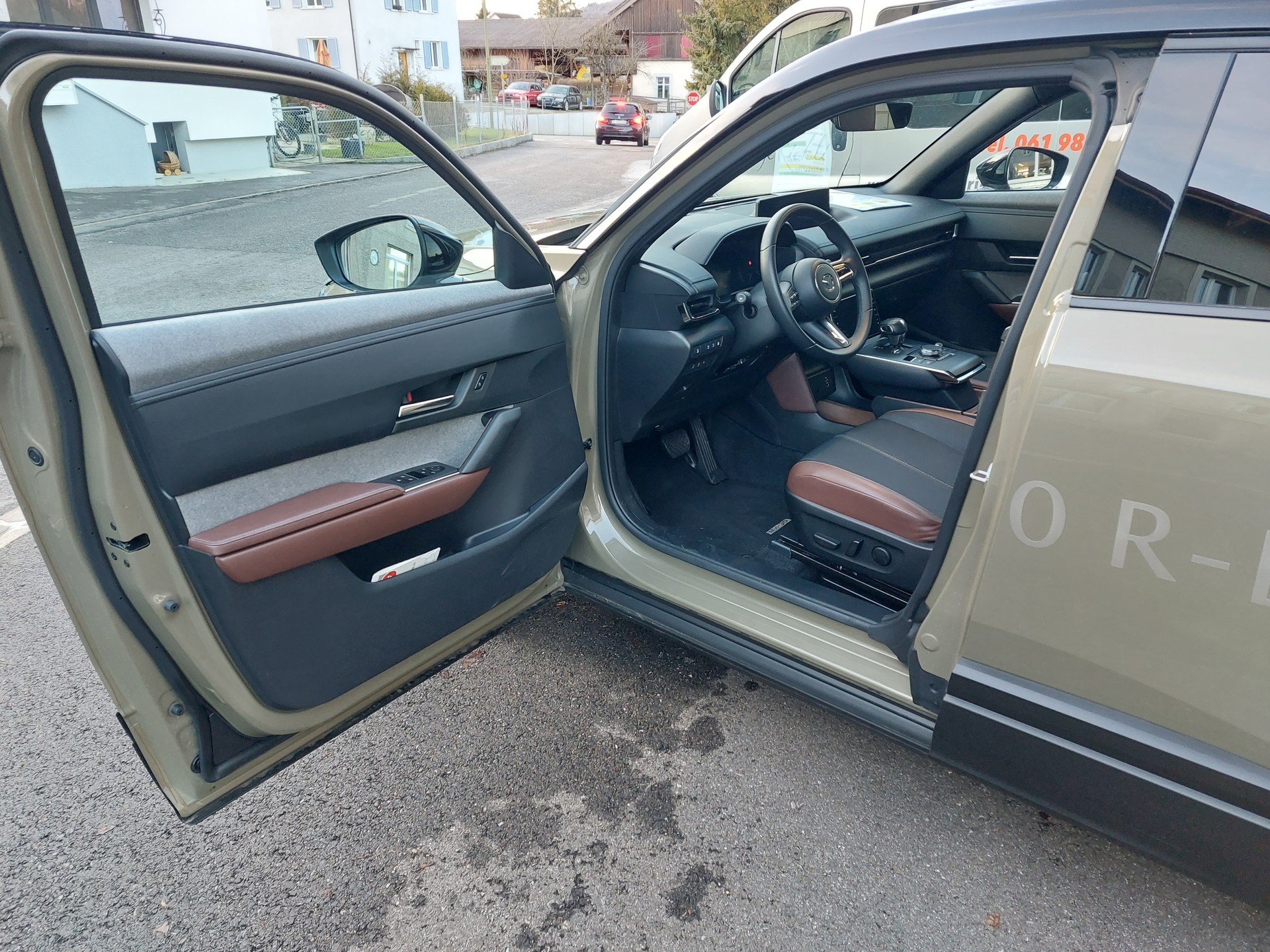 MAZDA MX-30 e-Skyactiv R-EV Advantage-showroom-element-3