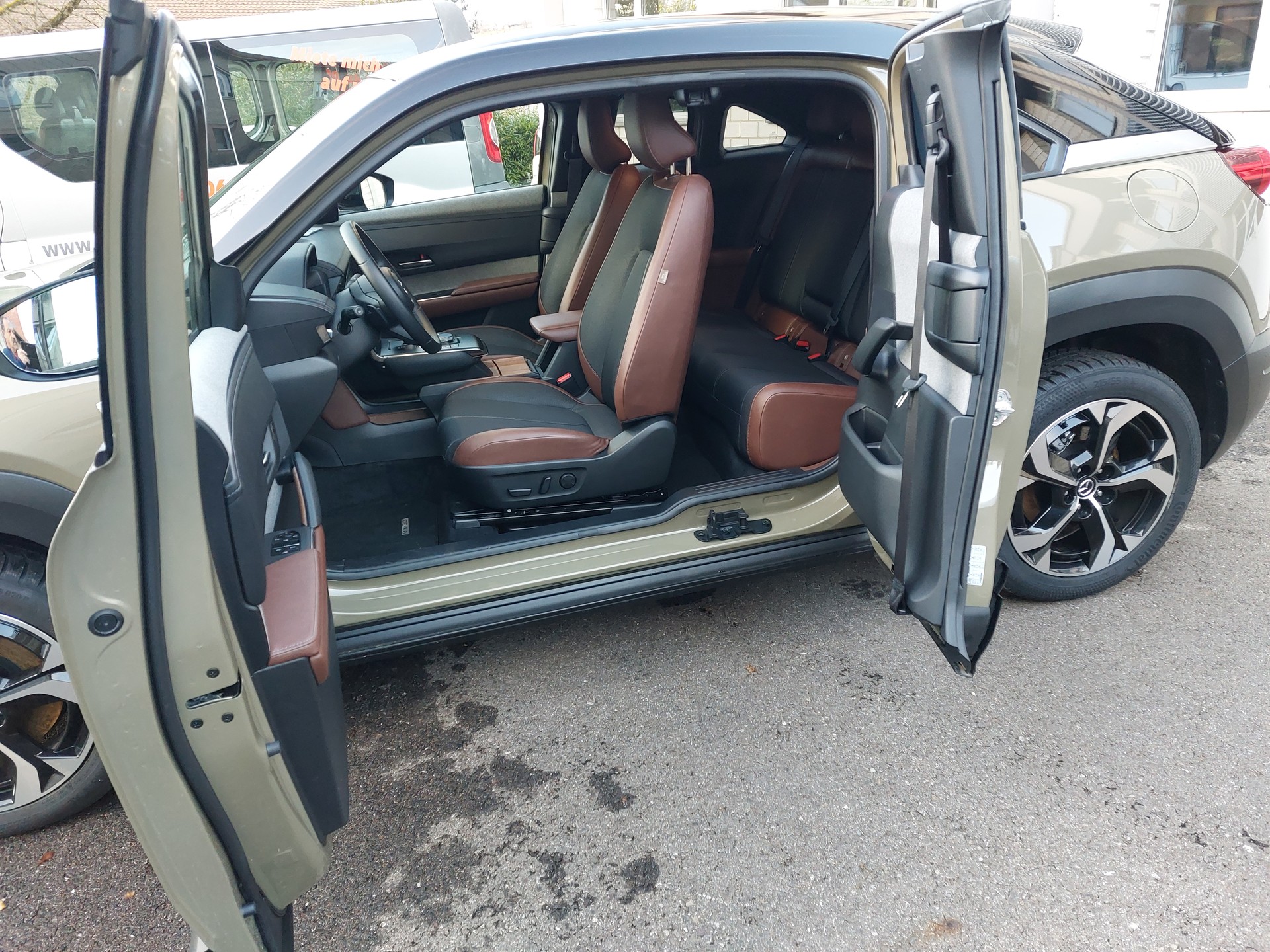 MAZDA MX-30 e-Skyactiv R-EV Advantage-showroom-element-1
