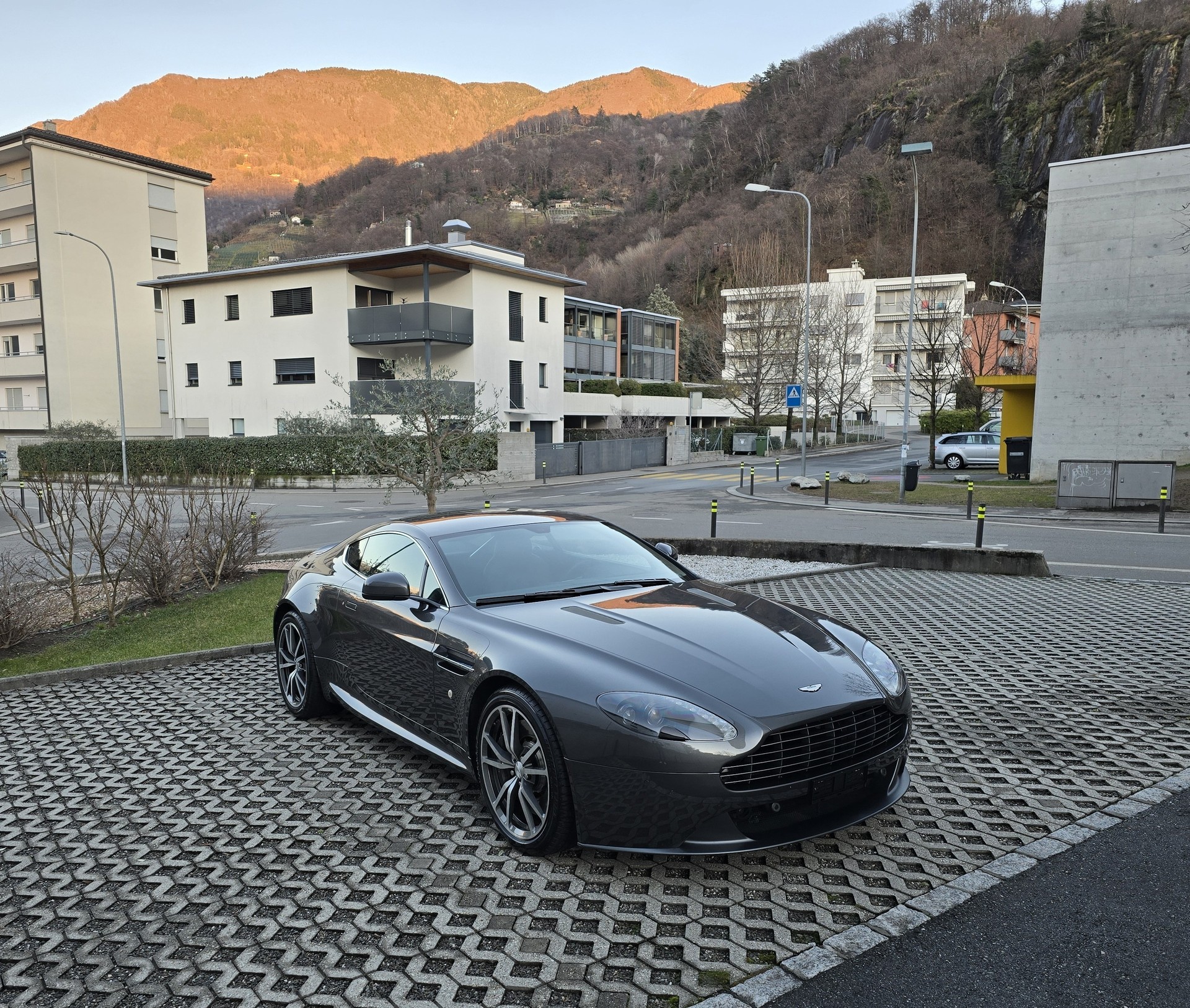 ASTON MARTIN V8 Vantage 4.7 Sportshift
