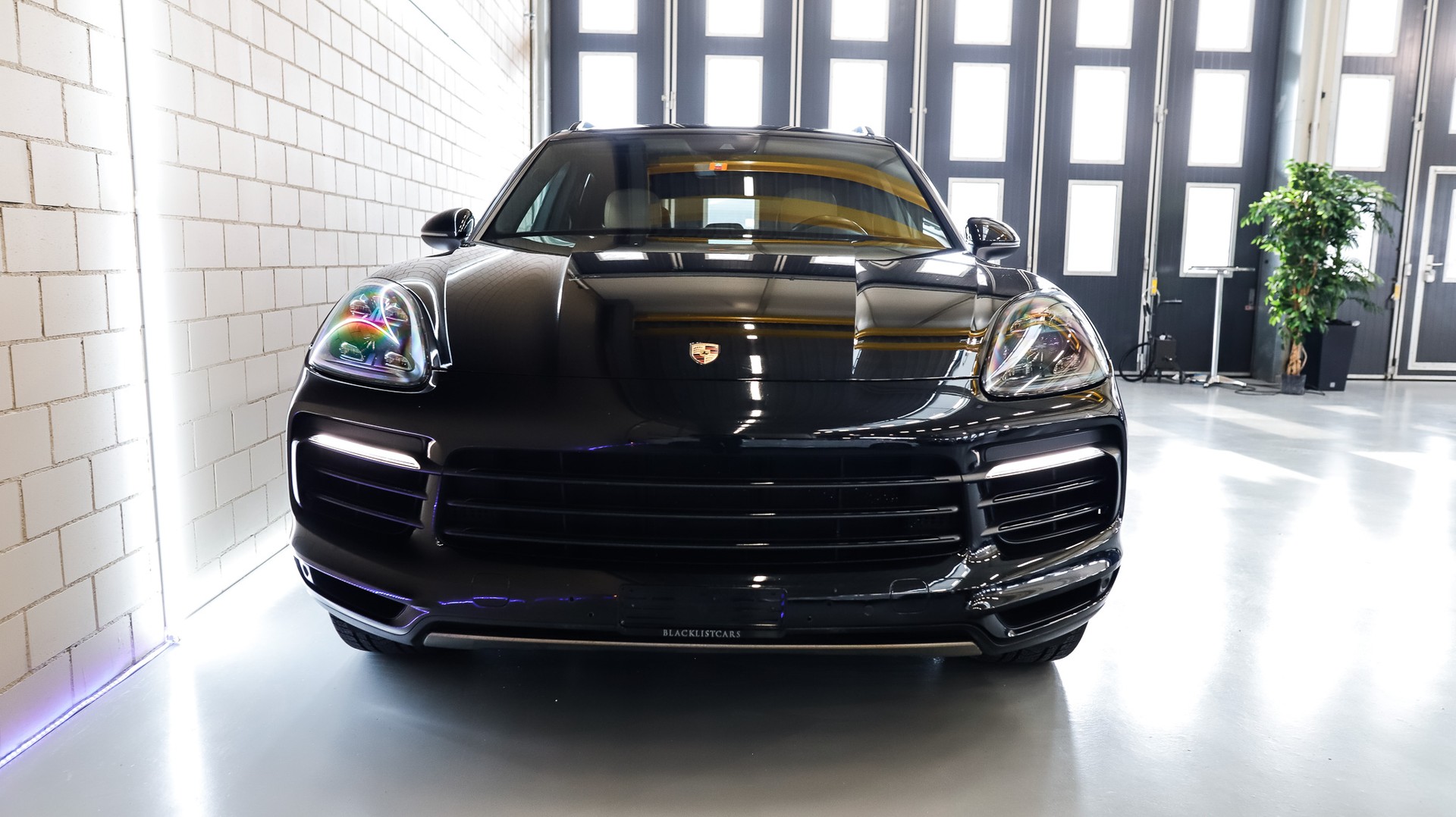 PORSCHE Cayenne S-showroom-element-3
