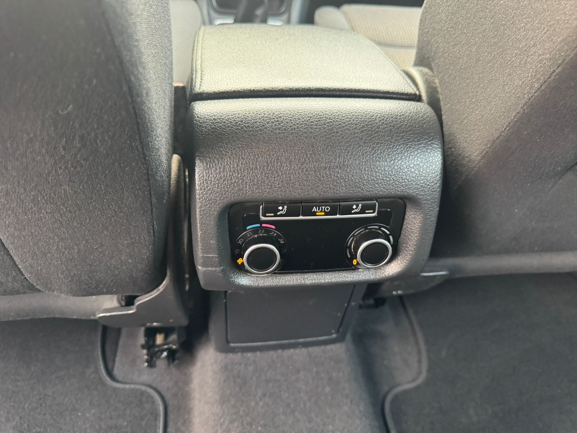 VW Sharan 2.0 TDI BlueMotion Technology Highline-image-20