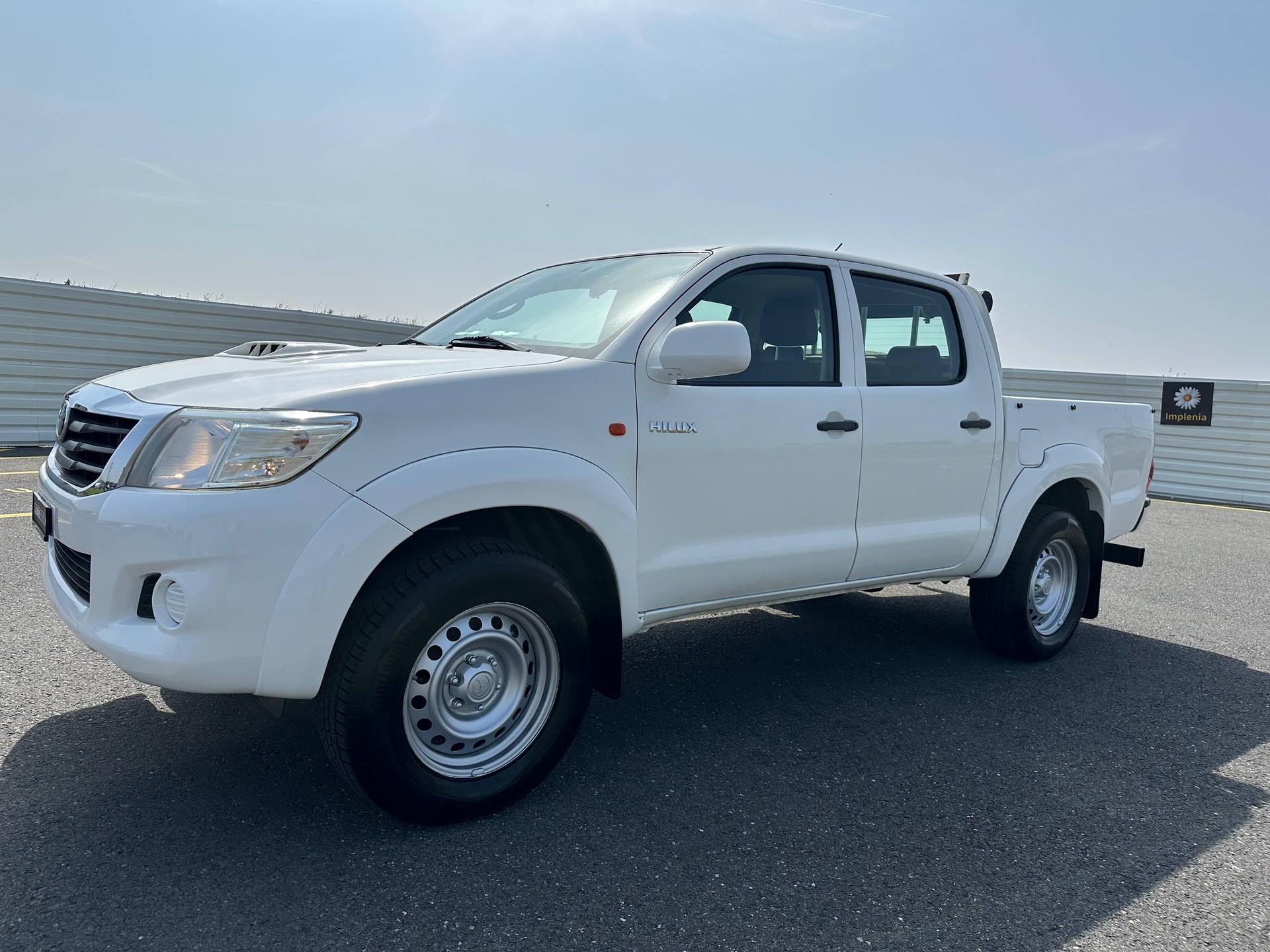 TOYOTA Hilux 2.5D 4WD Double Cab Luna-showroom-element-2