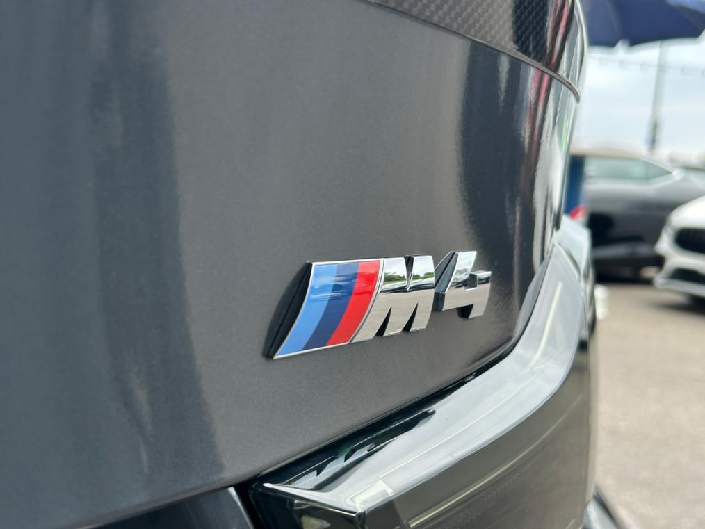 BMW M4 Coupé Carbon Edition-showroom-element-3