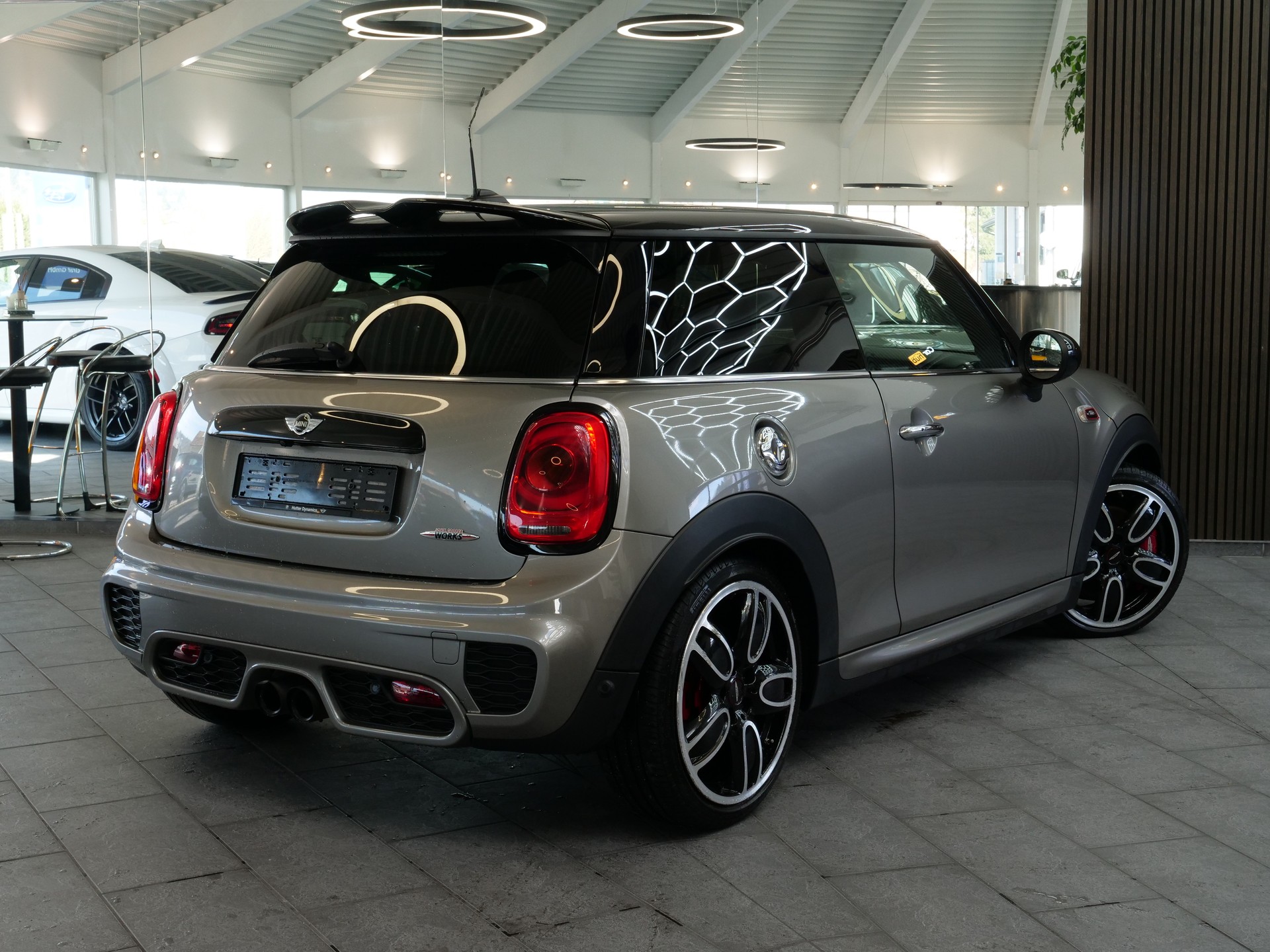 MINI Cooper John Cooper Works Steptronic-showroom-element-2