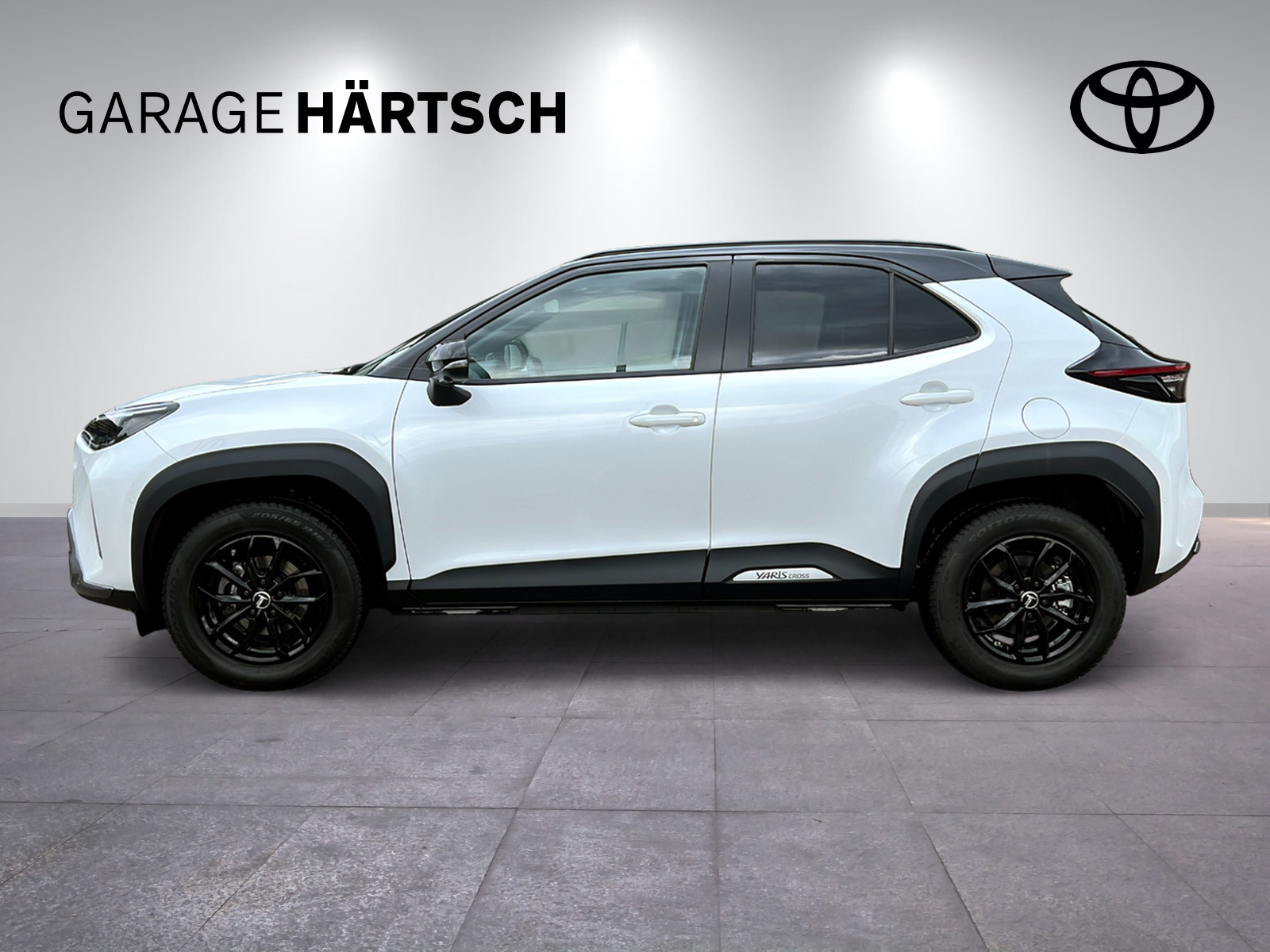 TOYOTA Yaris Cross 1.5 VVT-i HSD Premiere Edition AWD-i-showroom-element-1