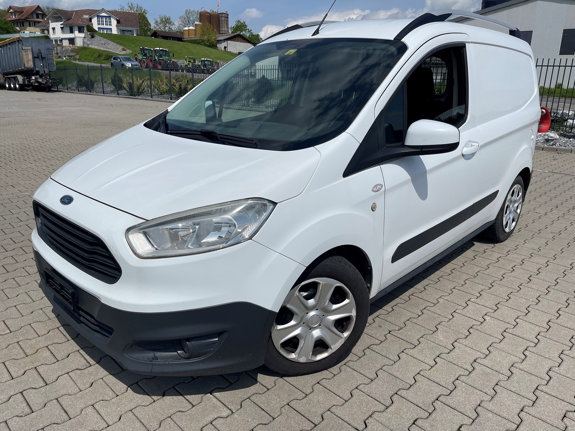 FORD Transit Courier Van 1.0 EcoBoost Ambiente-image-0