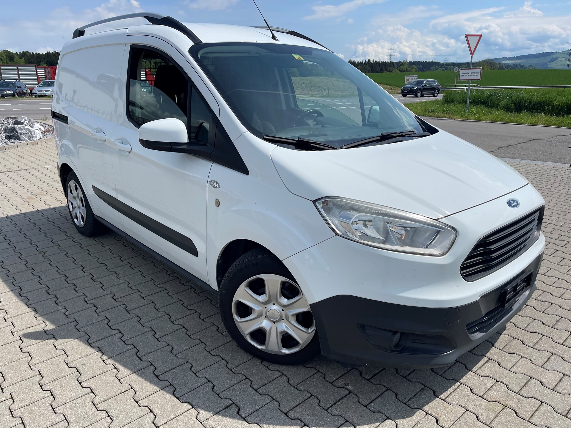 FORD Transit Courier Van 1.0 EcoBoost Ambiente-image-1