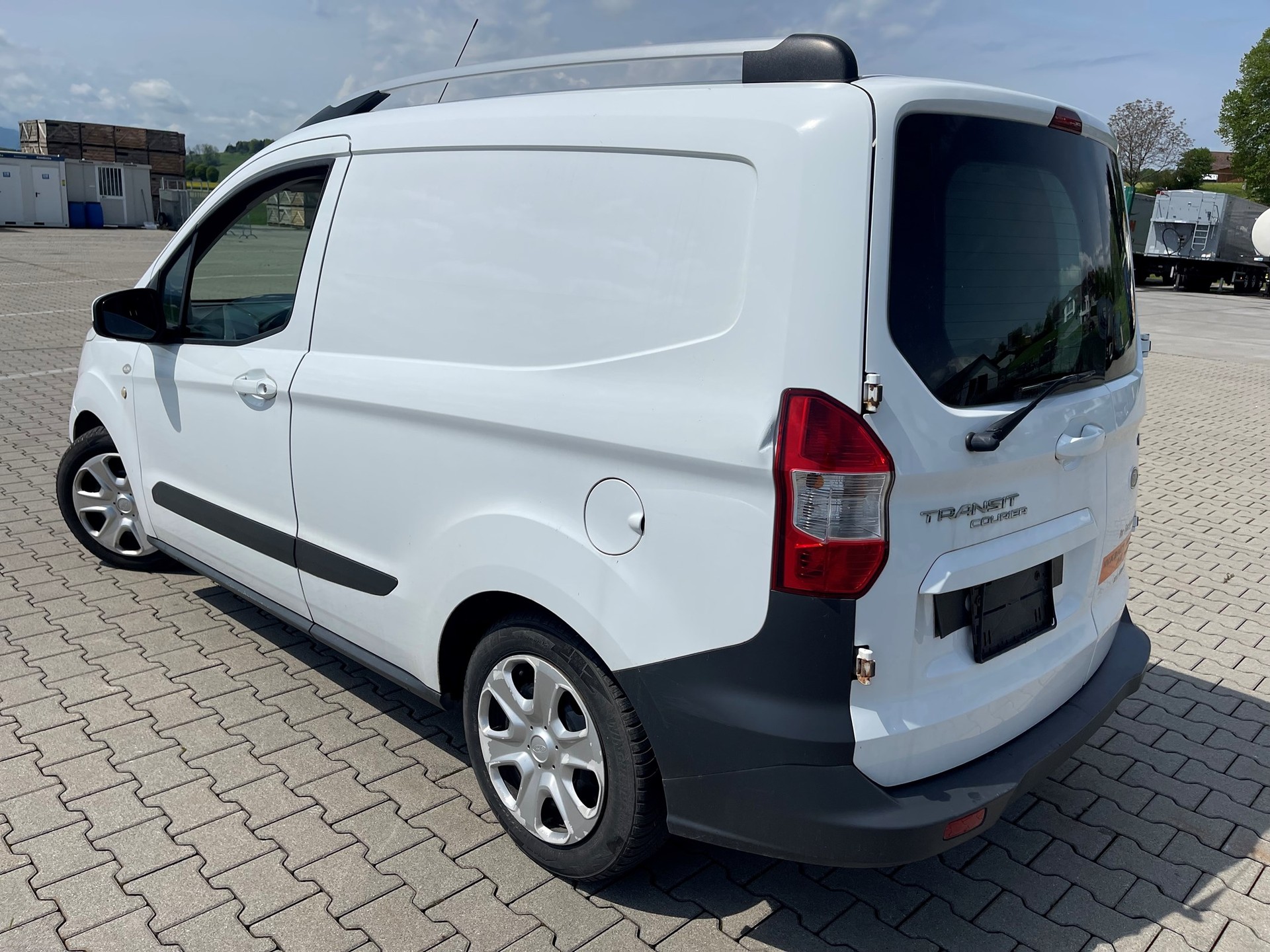FORD Transit Courier Van 1.0 EcoBoost Ambiente-image-3