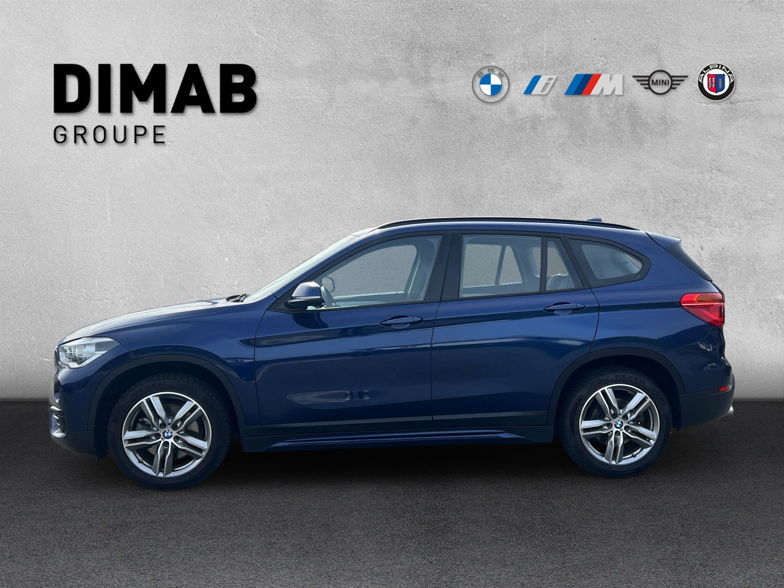BMW X1 xDrive 25i Sport Line-showroom-element-1