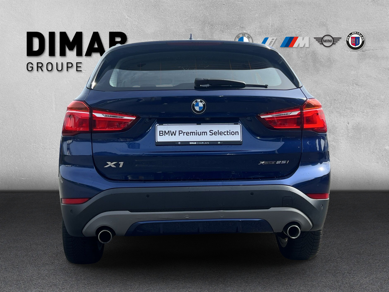 BMW X1 xDrive 25i Sport Line-showroom-element-3