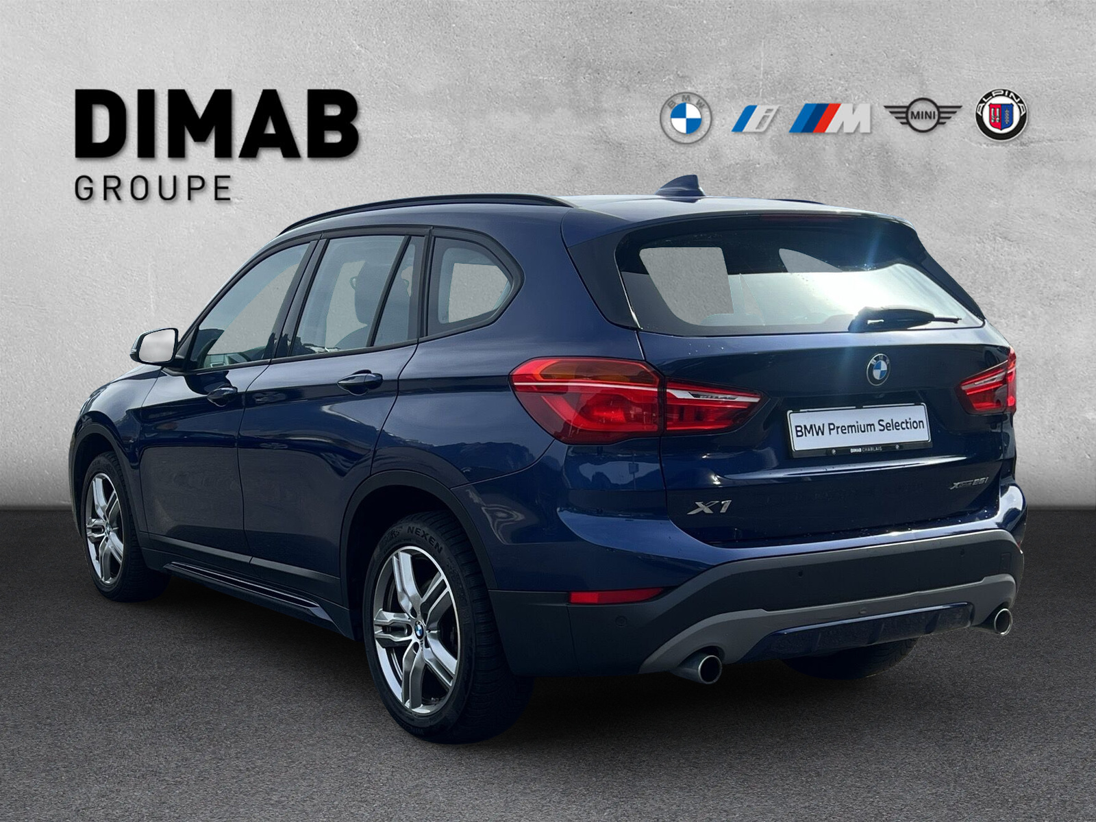 BMW X1 xDrive 25i Sport Line-showroom-element-2