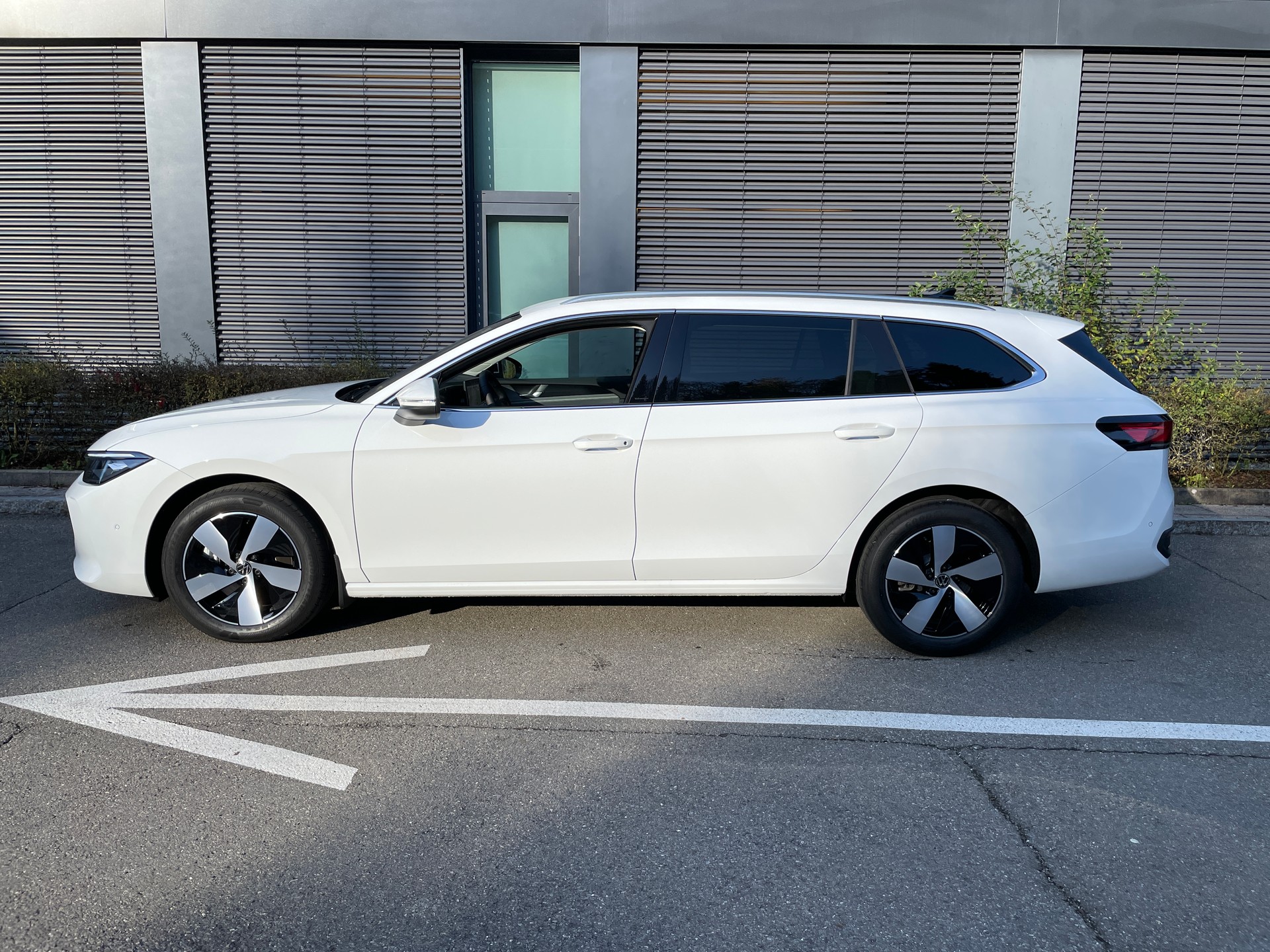 VW Passat Variant 2.0 TDI evo Business 4 Motion DSG-image-1