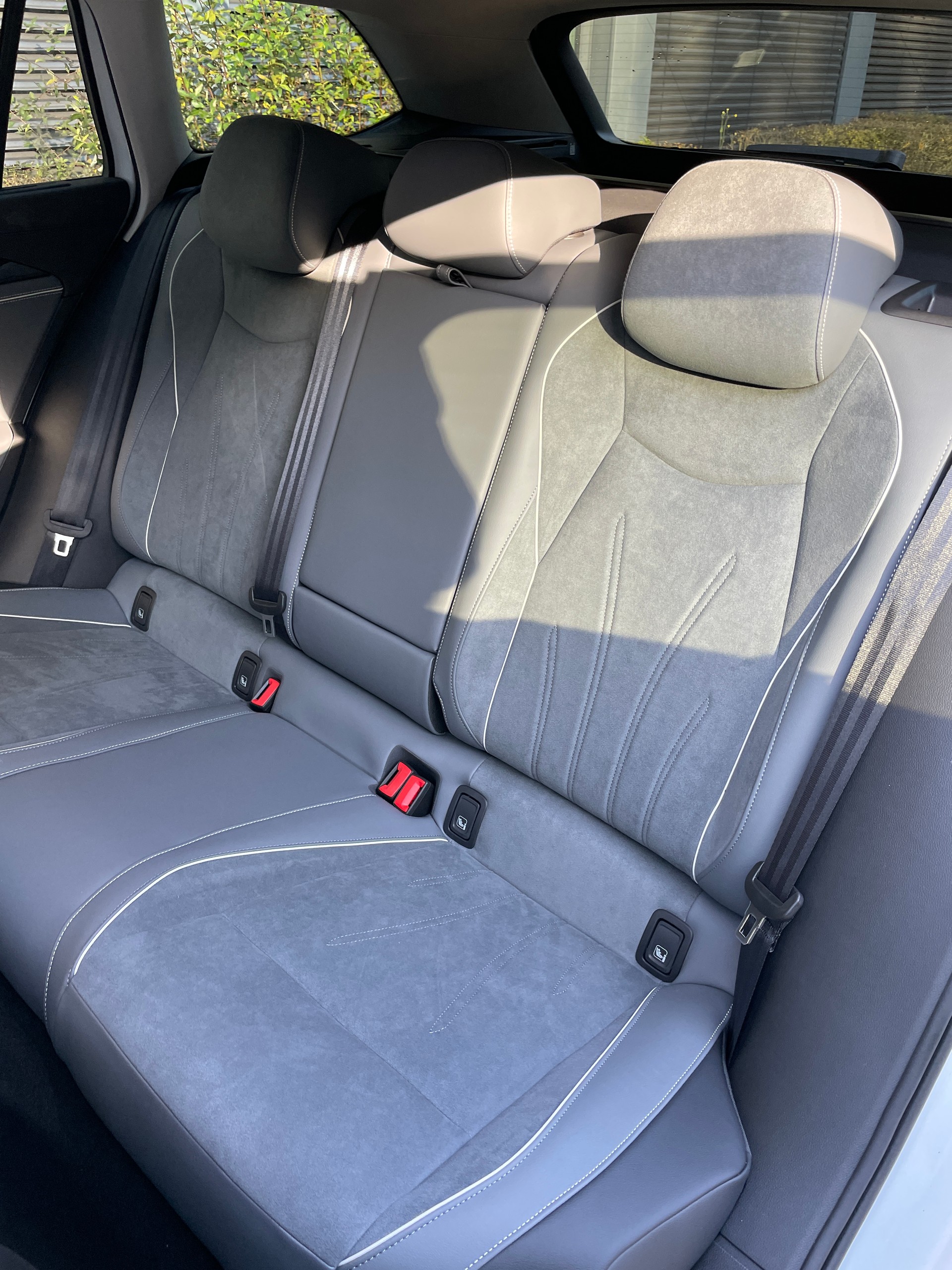 VW Passat Variant 2.0 TDI evo Business 4 Motion DSG-image-12