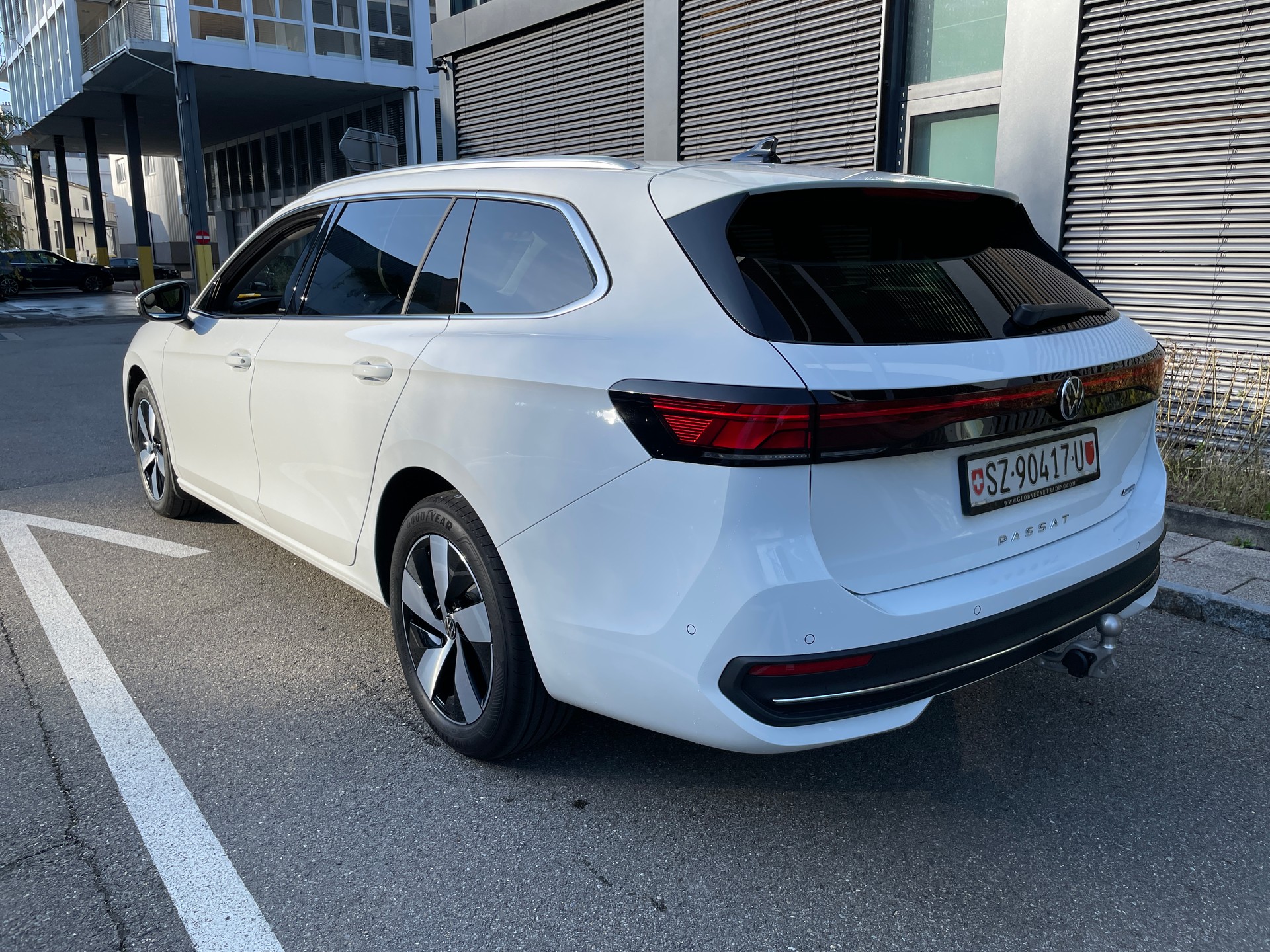 VW Passat Variant 2.0 TDI evo Business 4 Motion DSG-image-2