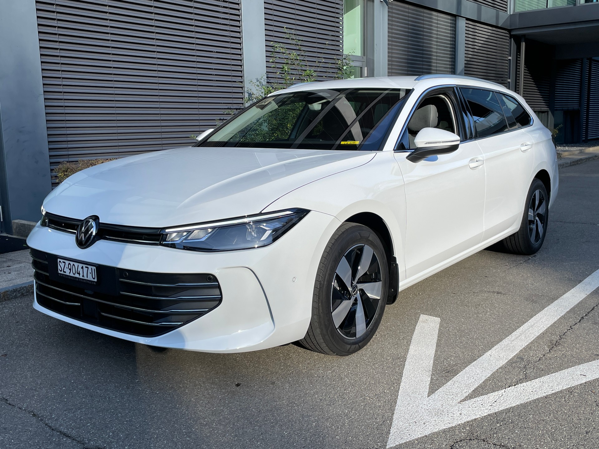 VW Passat Variant 2.0 TDI evo Business 4 Motion DSG-image-0