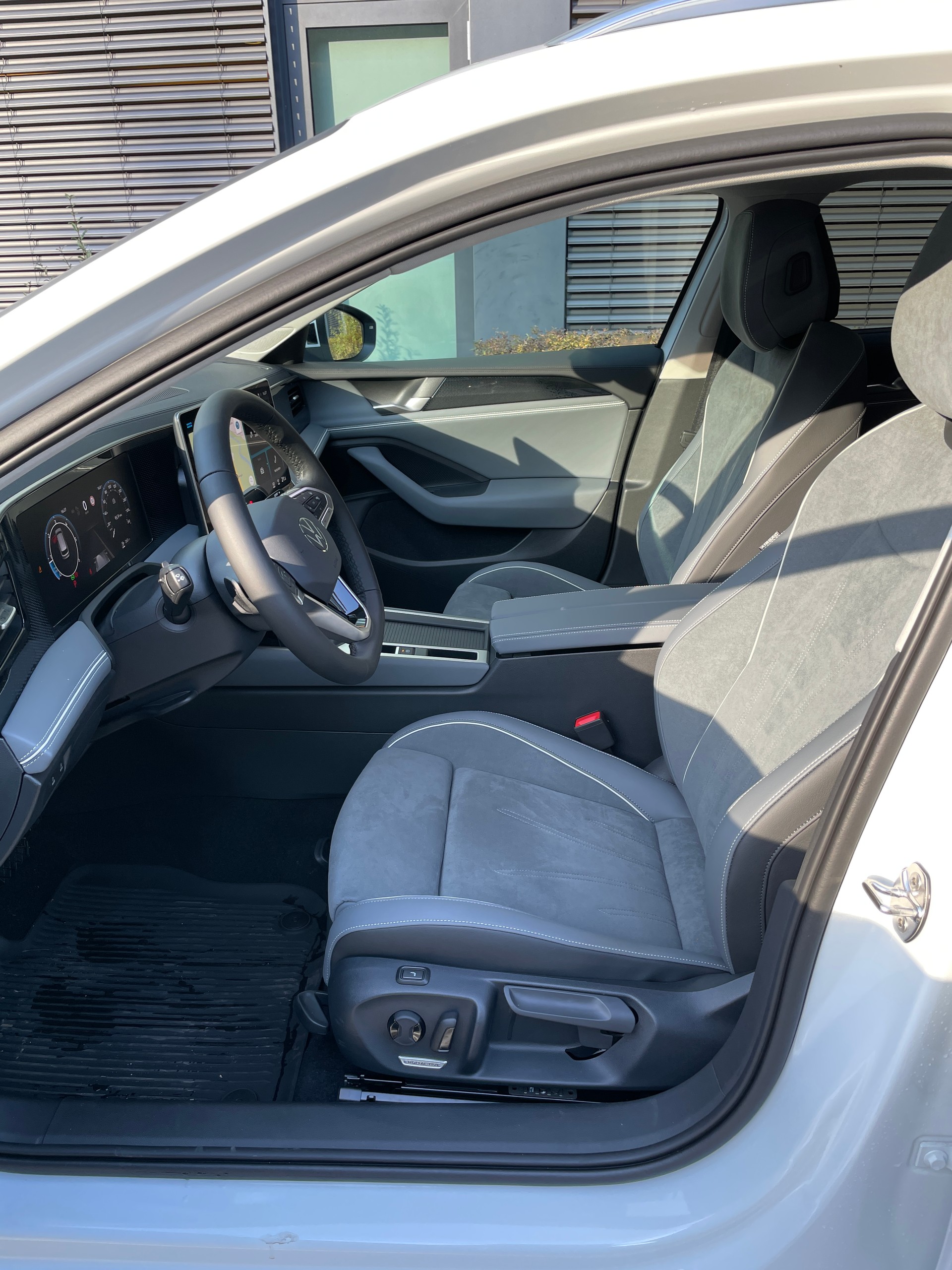VW Passat Variant 2.0 TDI evo Business 4 Motion DSG-image-10