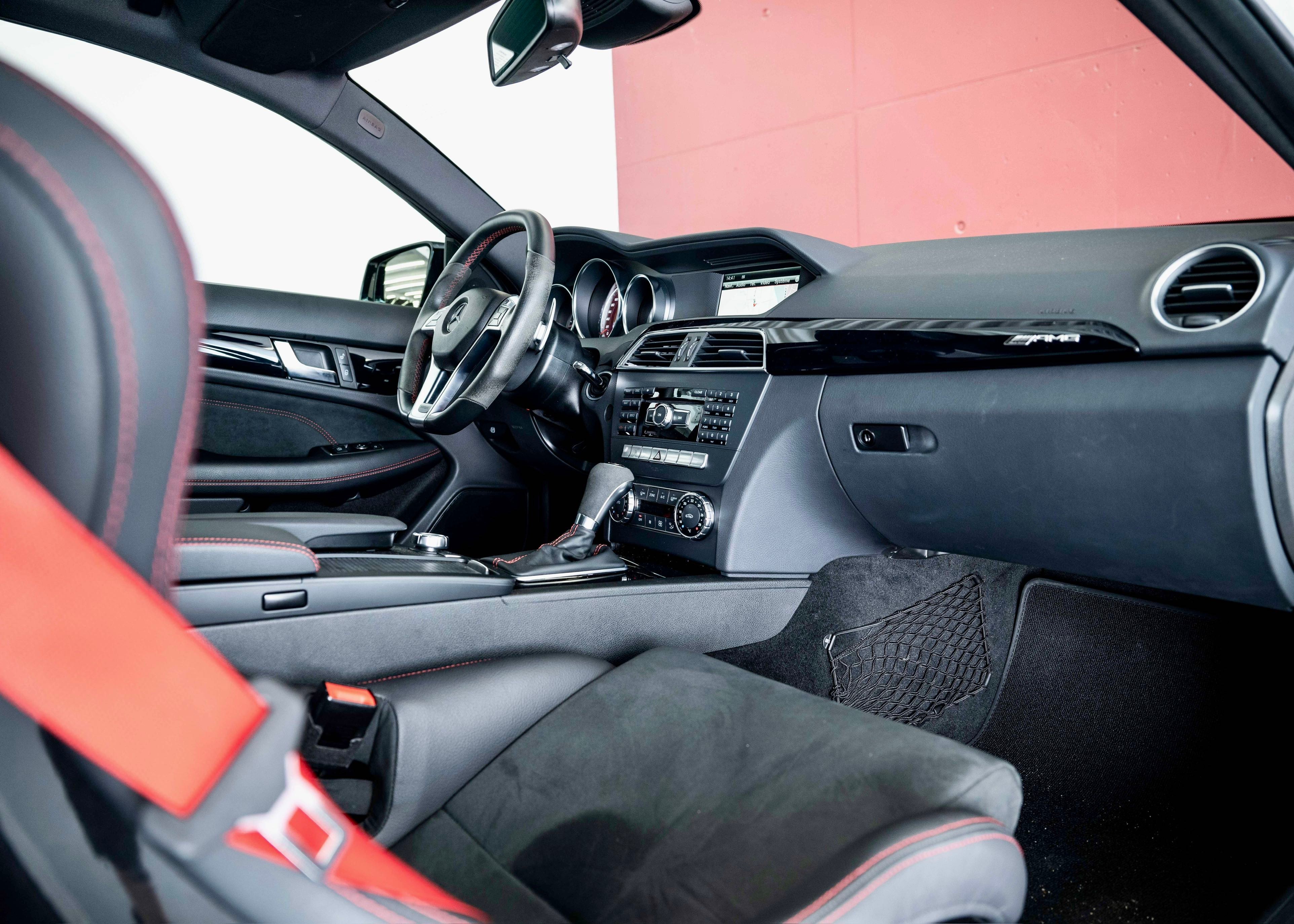 Image MERCEDES-BENZ C-63-AMG C 63 Coupé AMG Black Series (1st hand, 1st paint, Bucket seats, Aerodynamic Package)