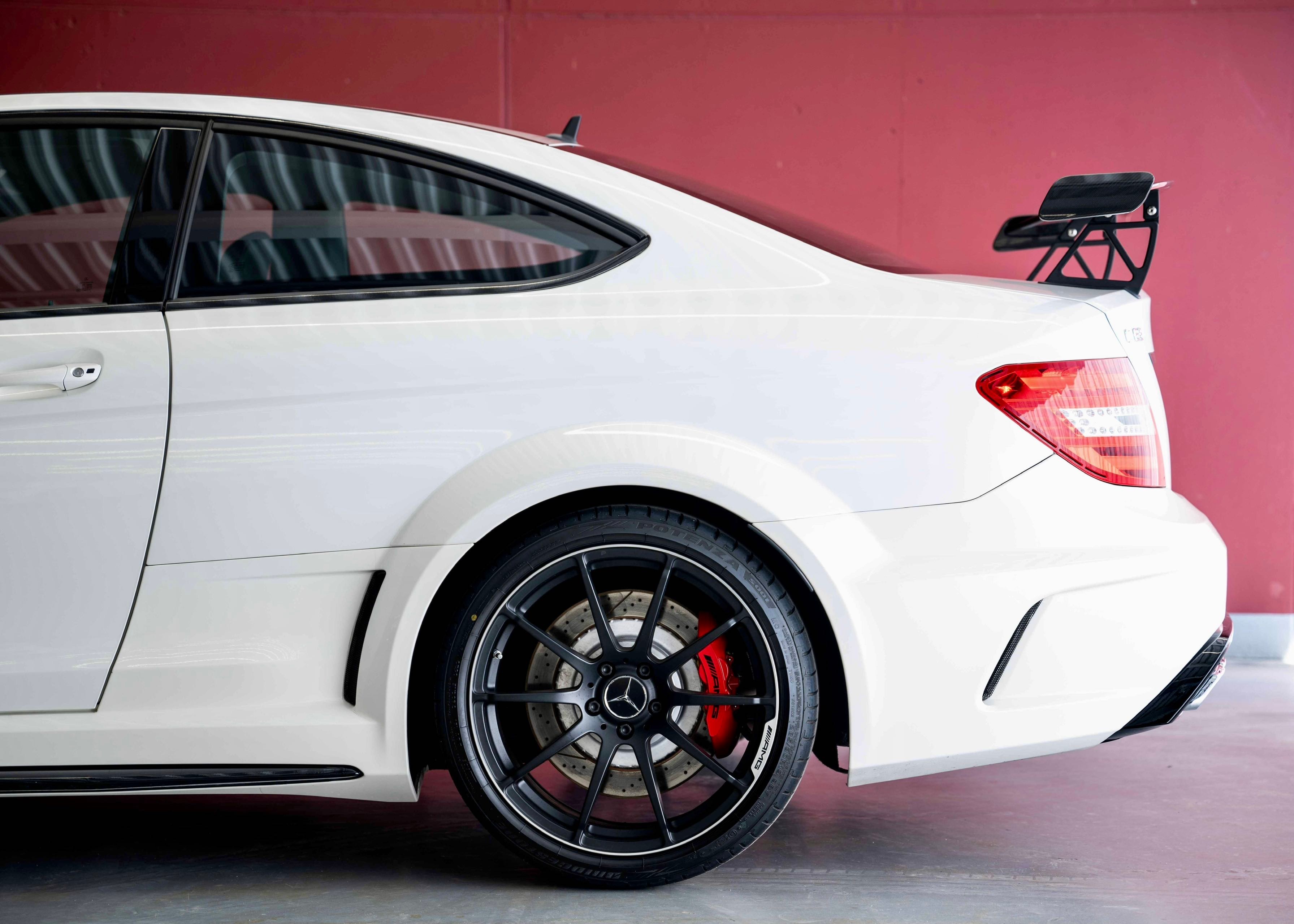 Image MERCEDES-BENZ C-63-AMG C 63 Coupé AMG Black Series (1st hand, 1st paint, Bucket seats, Aerodynamic Package)
