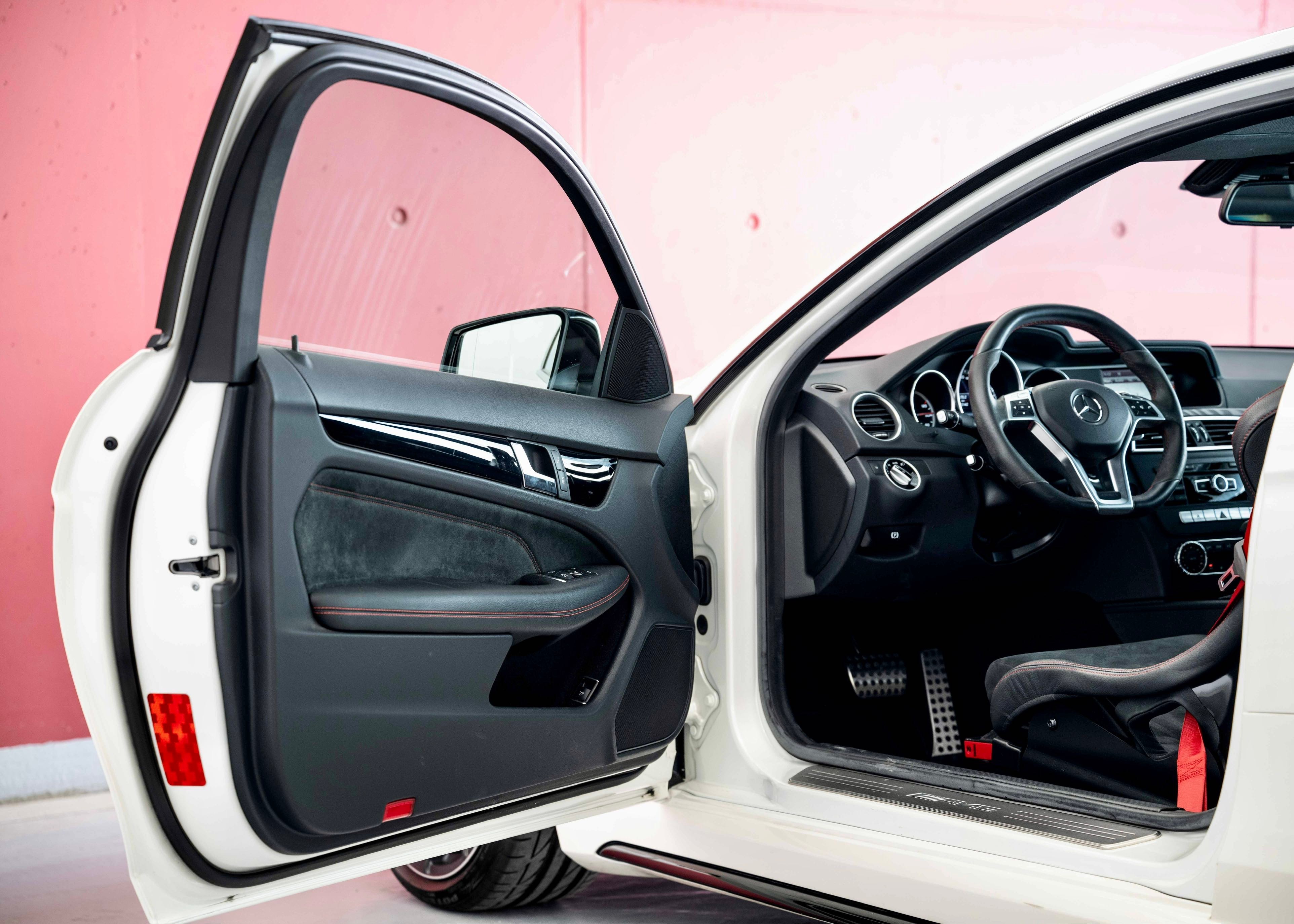 Image MERCEDES-BENZ C-63-AMG C 63 Coupé AMG Black Series (1st hand, 1st paint, Bucket seats, Aerodynamic Package)