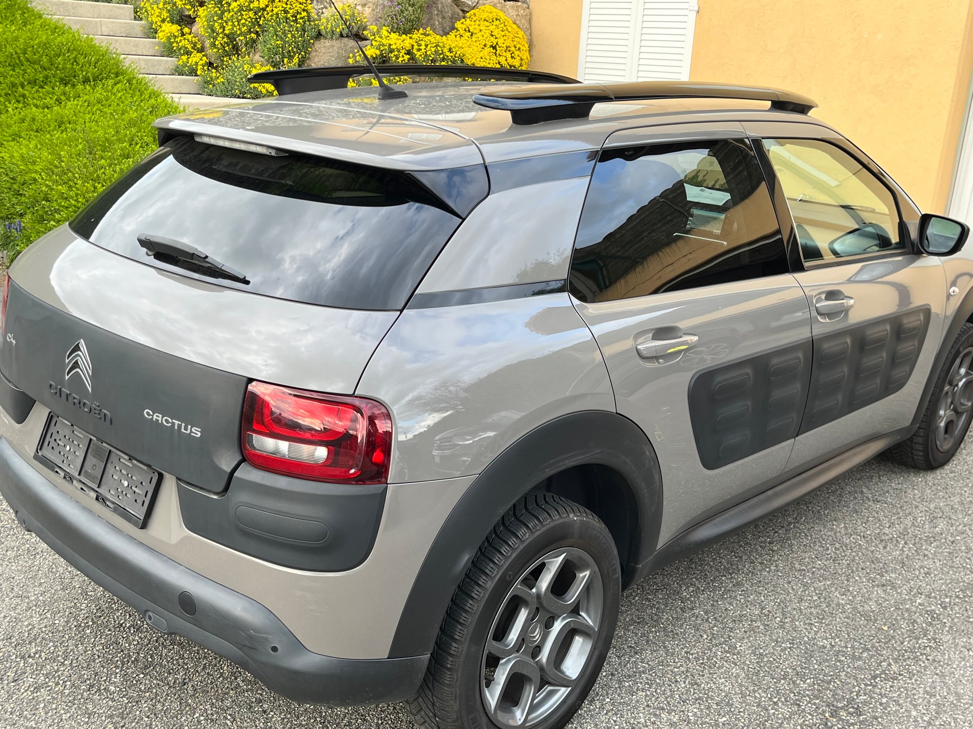 CITROEN C4 Cactus 1.2 e-THP Shine-image-4