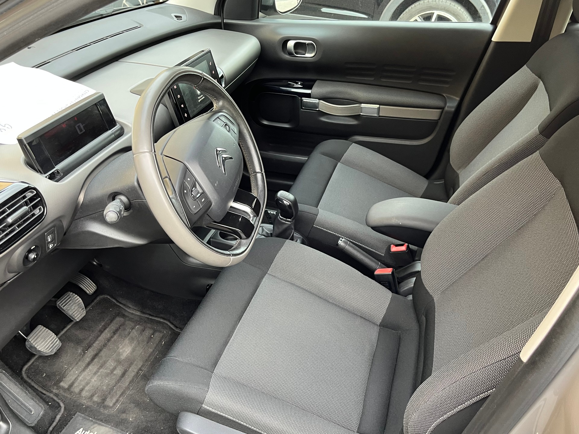CITROEN C4 Cactus 1.2 e-THP Shine-image-7