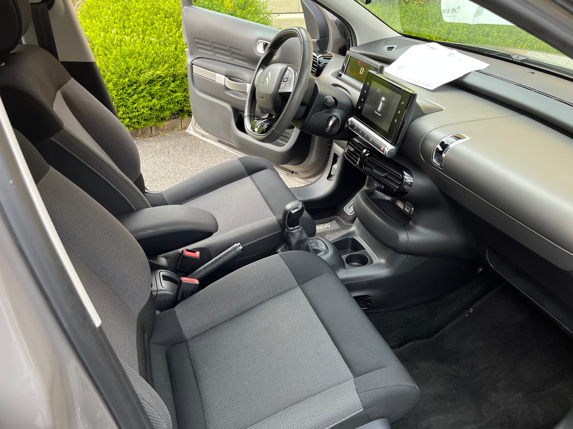 CITROEN C4 Cactus 1.2 e-THP Shine-image-8