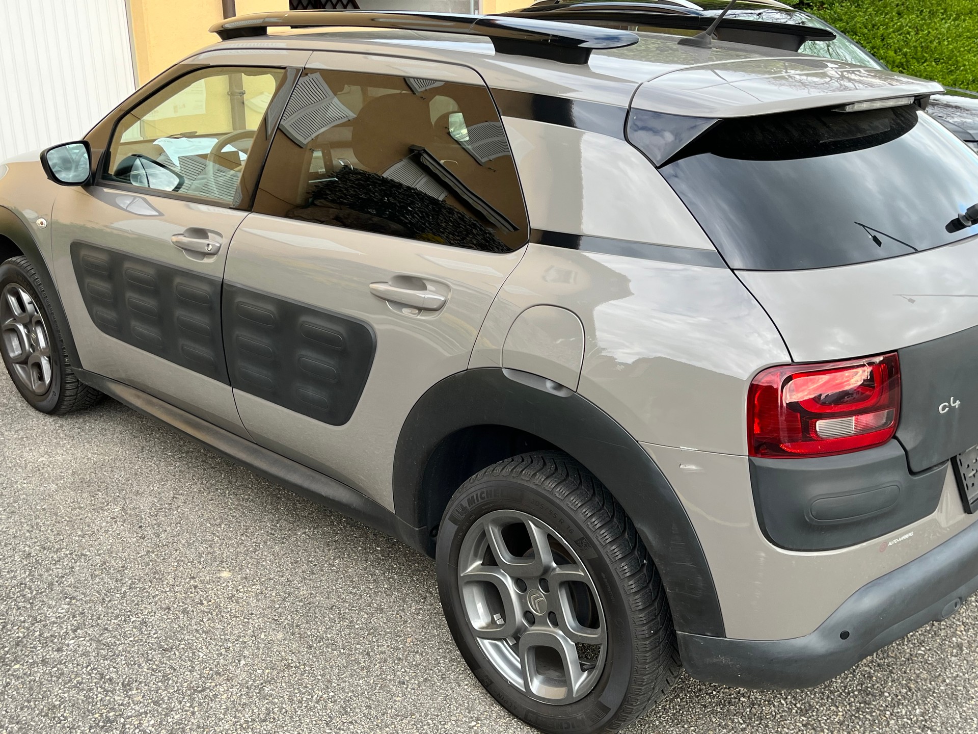 CITROEN C4 Cactus 1.2 e-THP Shine-image-5
