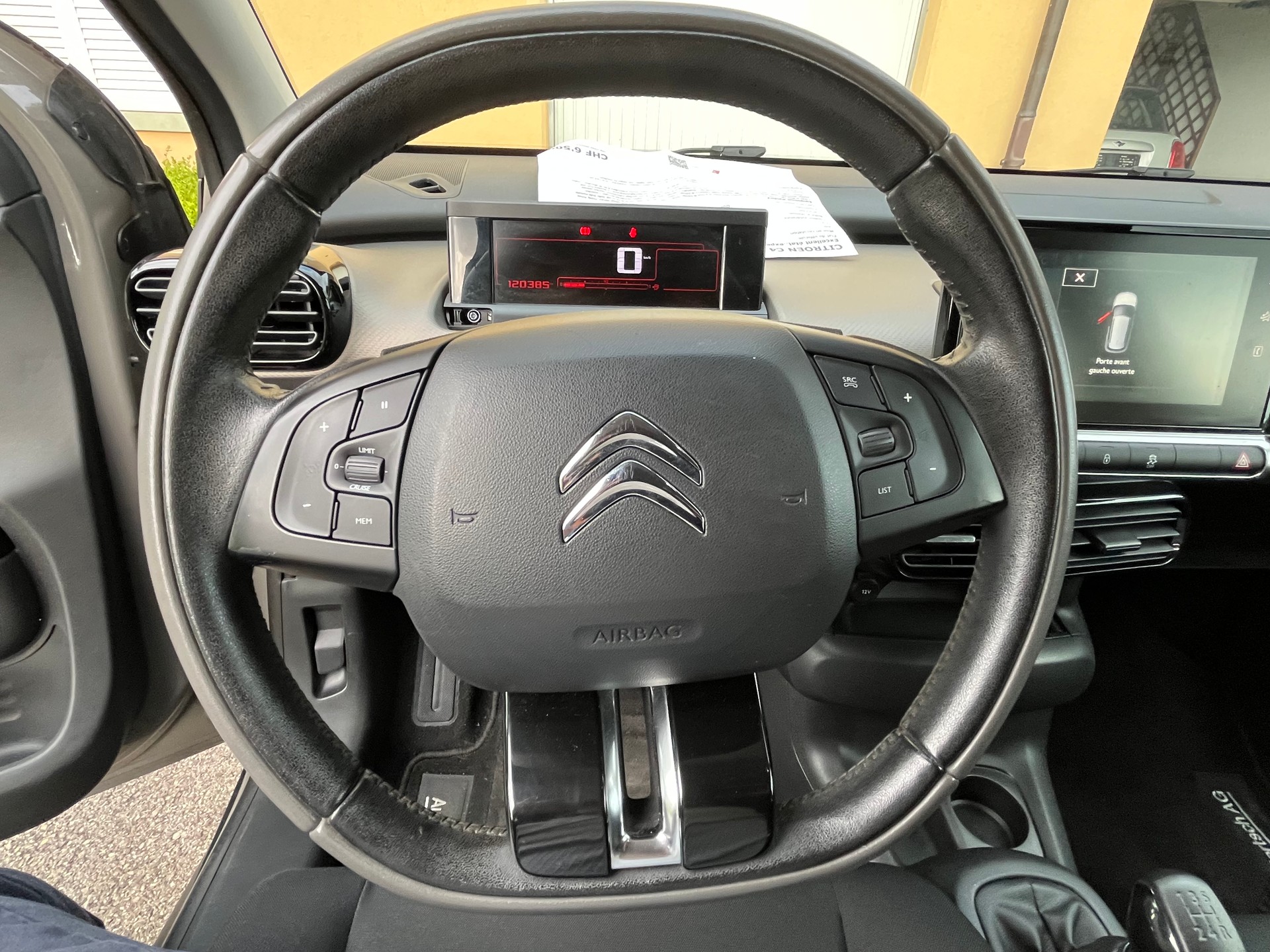 CITROEN C4 Cactus 1.2 e-THP Shine-image-6