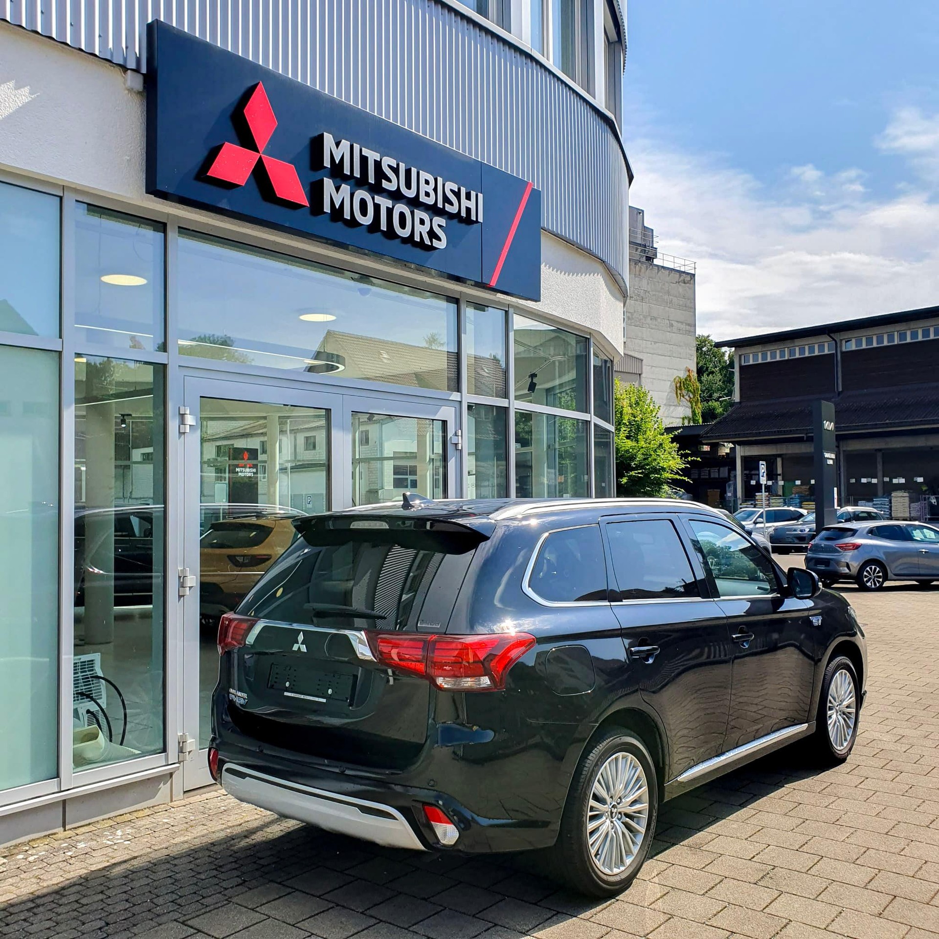 MITSUBISHI Outlander 2.4 PHEV Diamond+-showroom-element-1