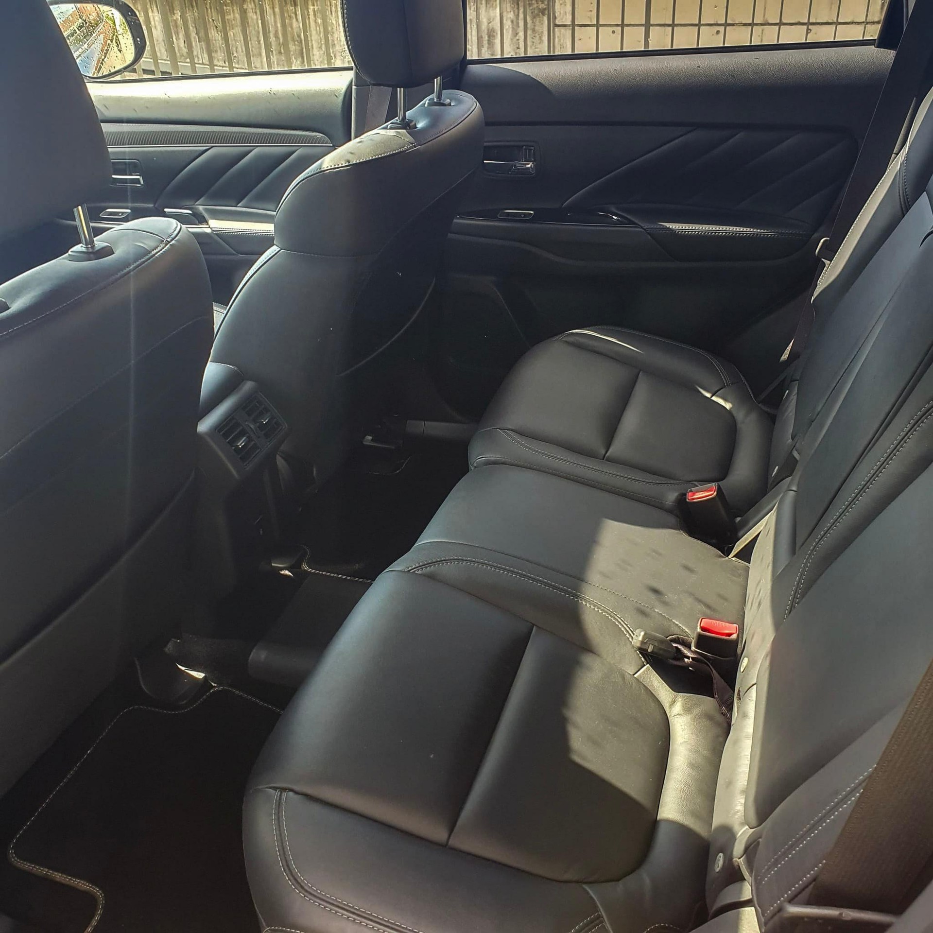 MITSUBISHI Outlander 2.4 PHEV Diamond+-showroom-element-3