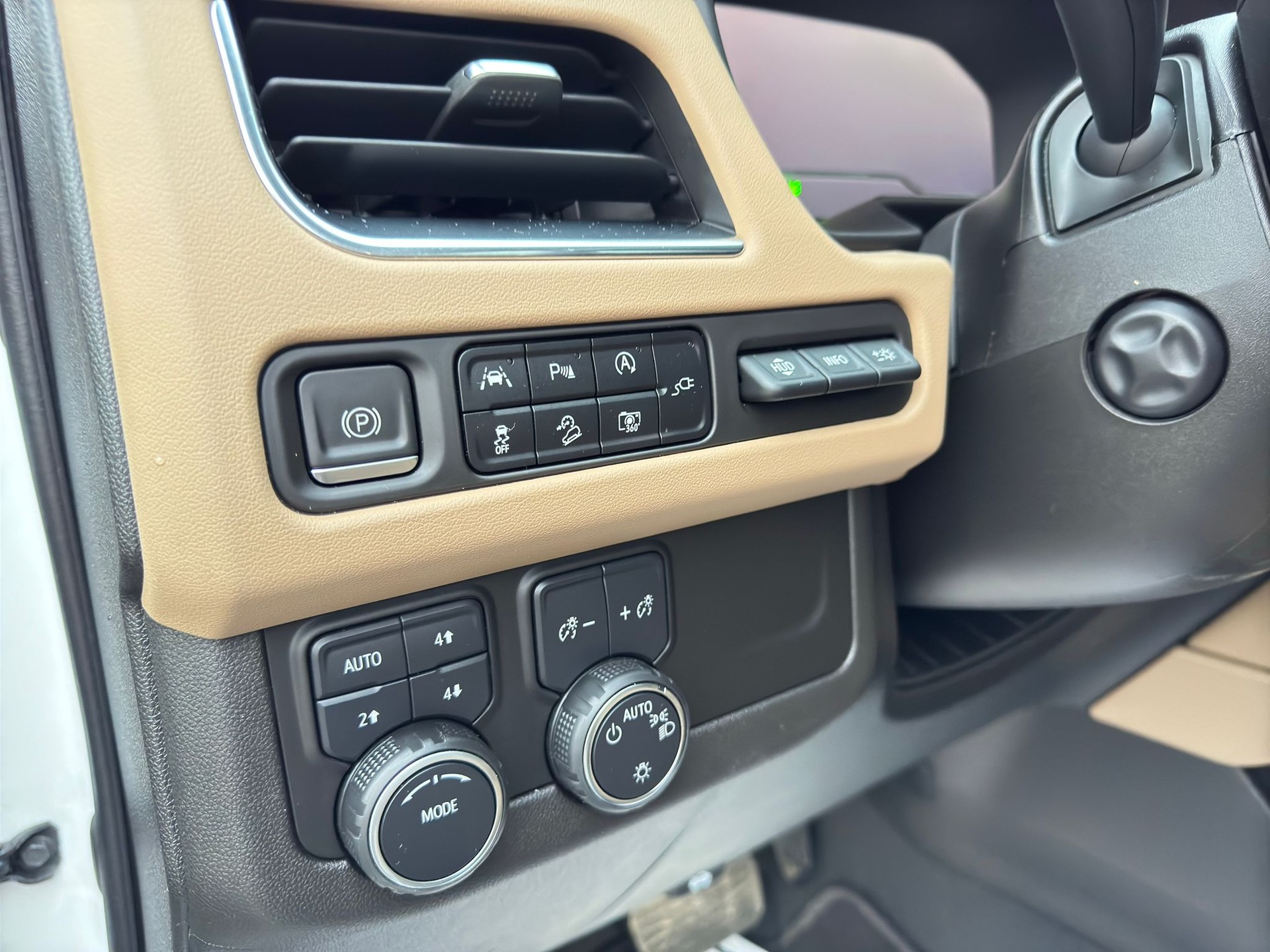 CHEVROLET TAHOE PREMIER 6.2L V8 4x4 AWD-image-17