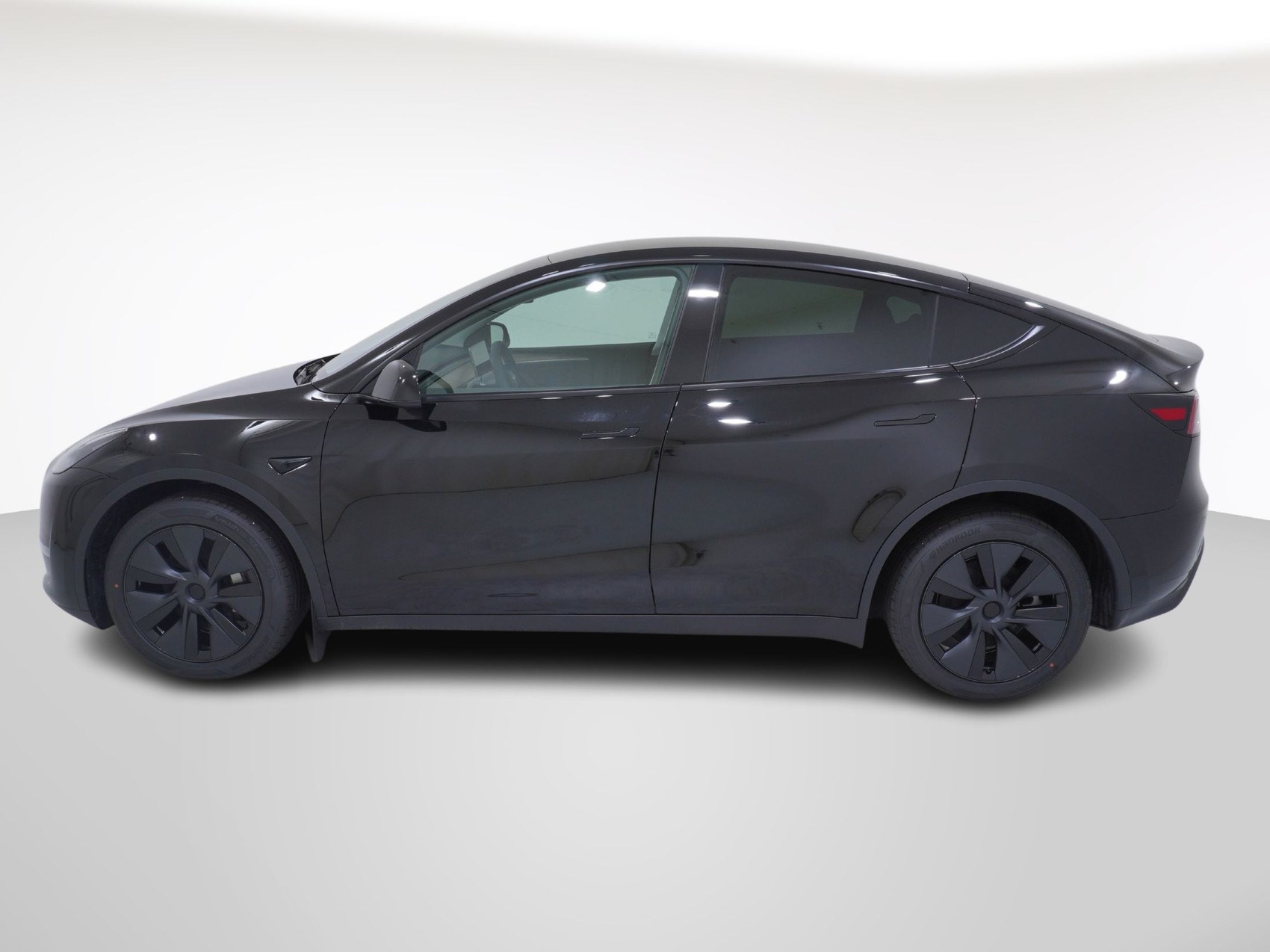 TESLA MODEL Y Long Range Dual AWD-showroom-element-1