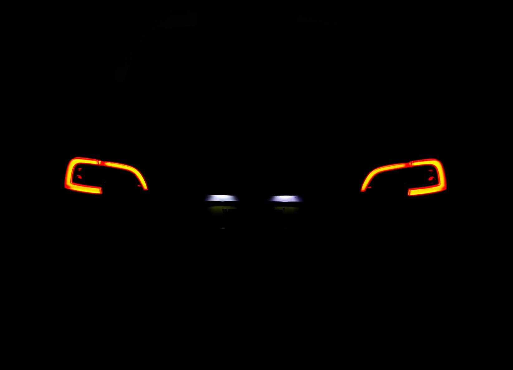 TESLA MODEL Y Long Range Dual AWD-showroom-element-3