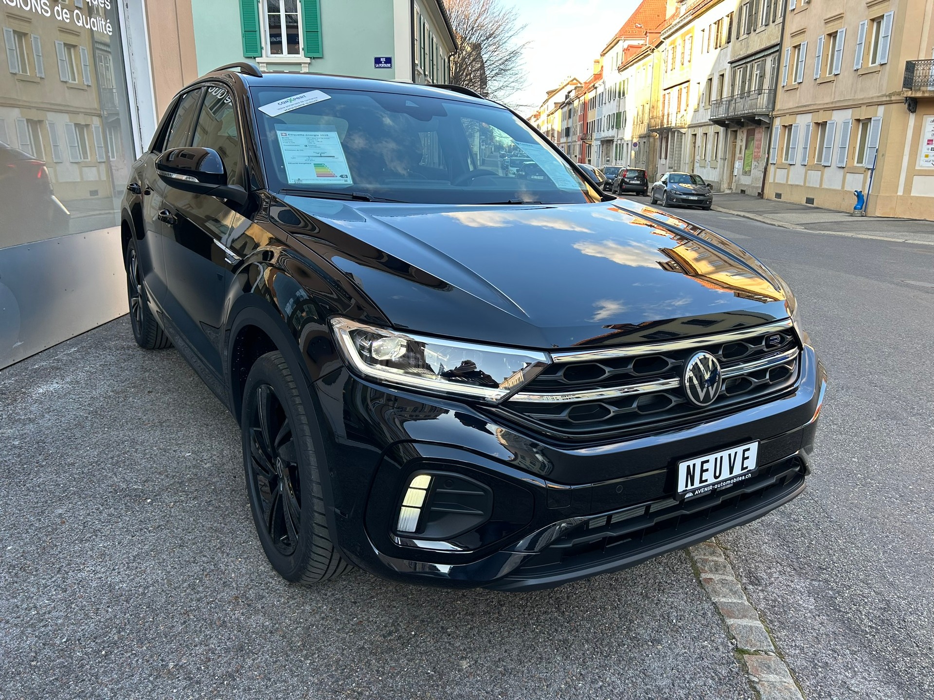 VW T-Roc 2.0 TSI R-Line DSG 4Motion-image-2
