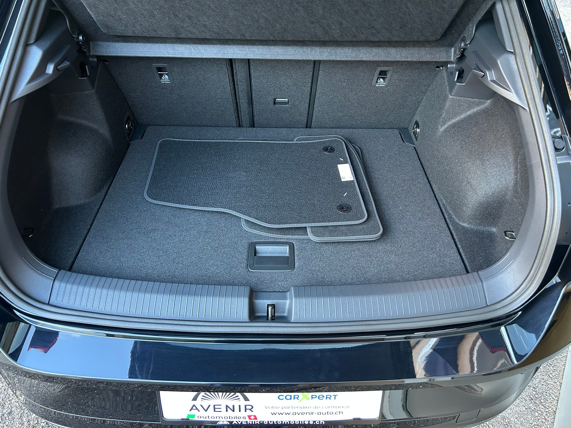 VW T-Roc 2.0 TSI R-Line DSG 4Motion-image-8