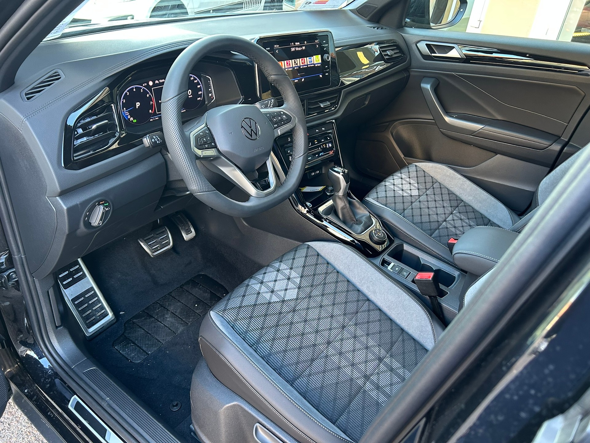 VW T-Roc 2.0 TSI R-Line DSG 4Motion-image-5