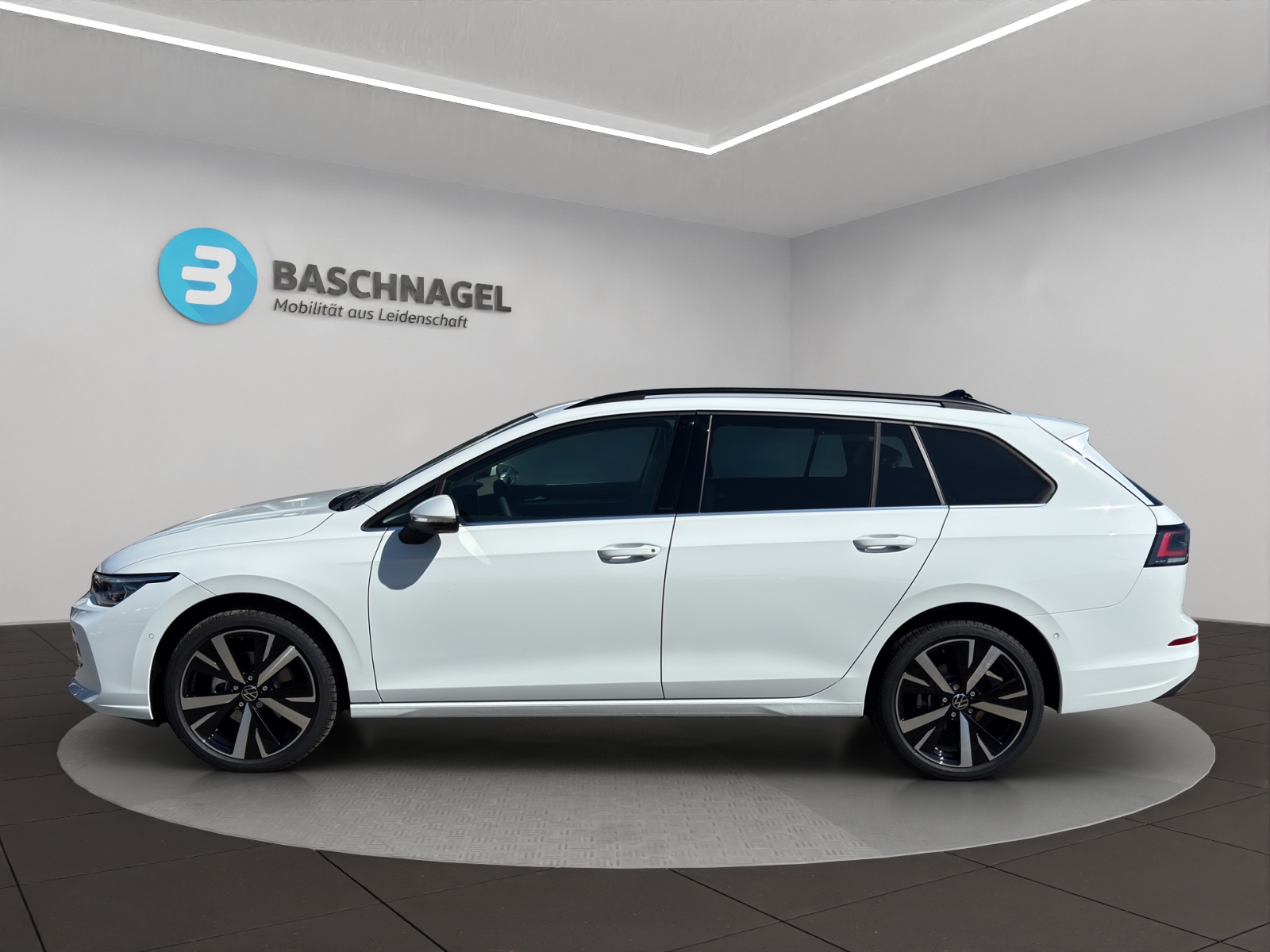 VW Golf Variant 1.5 eTSI mHEV R-Line-showroom-element-1